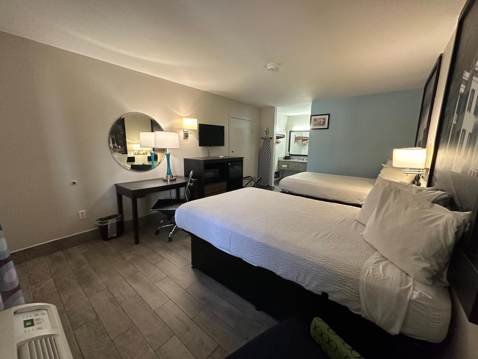 Standard Room with Two Double Beds - Non-Smoking - Photo 11