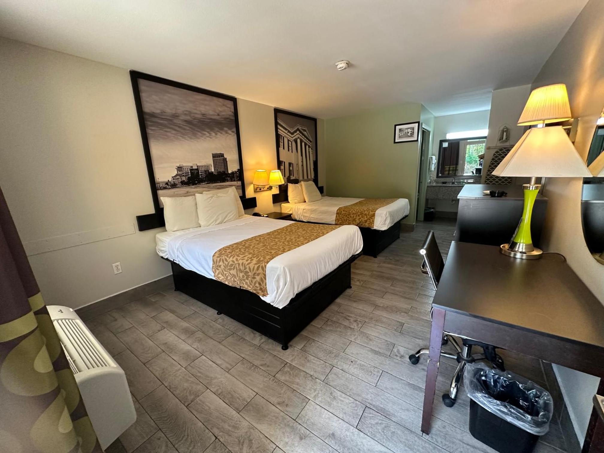 Standard Room with Two Double Beds - Smoking - Photo 9