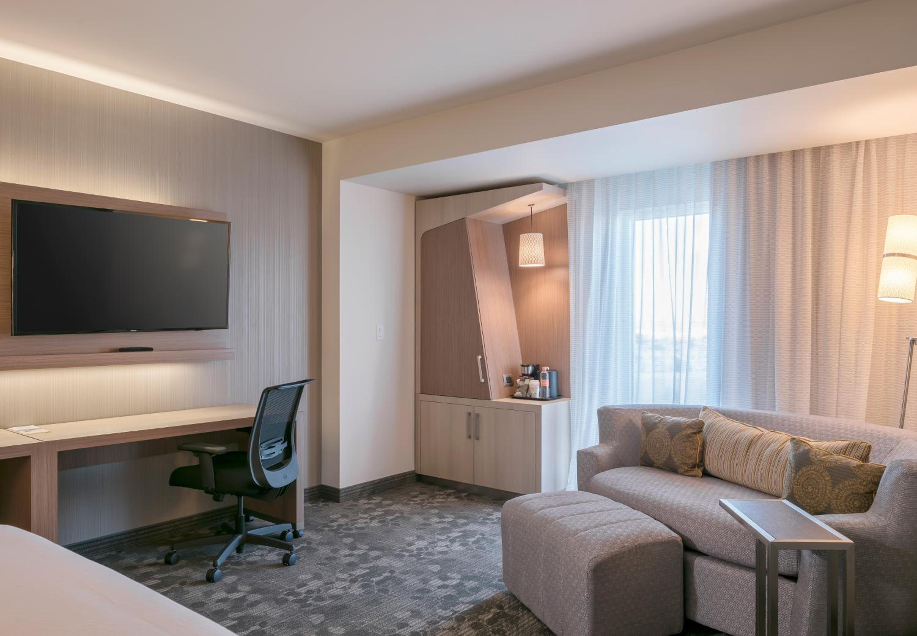 King Room with Sofa Bed photo 2
