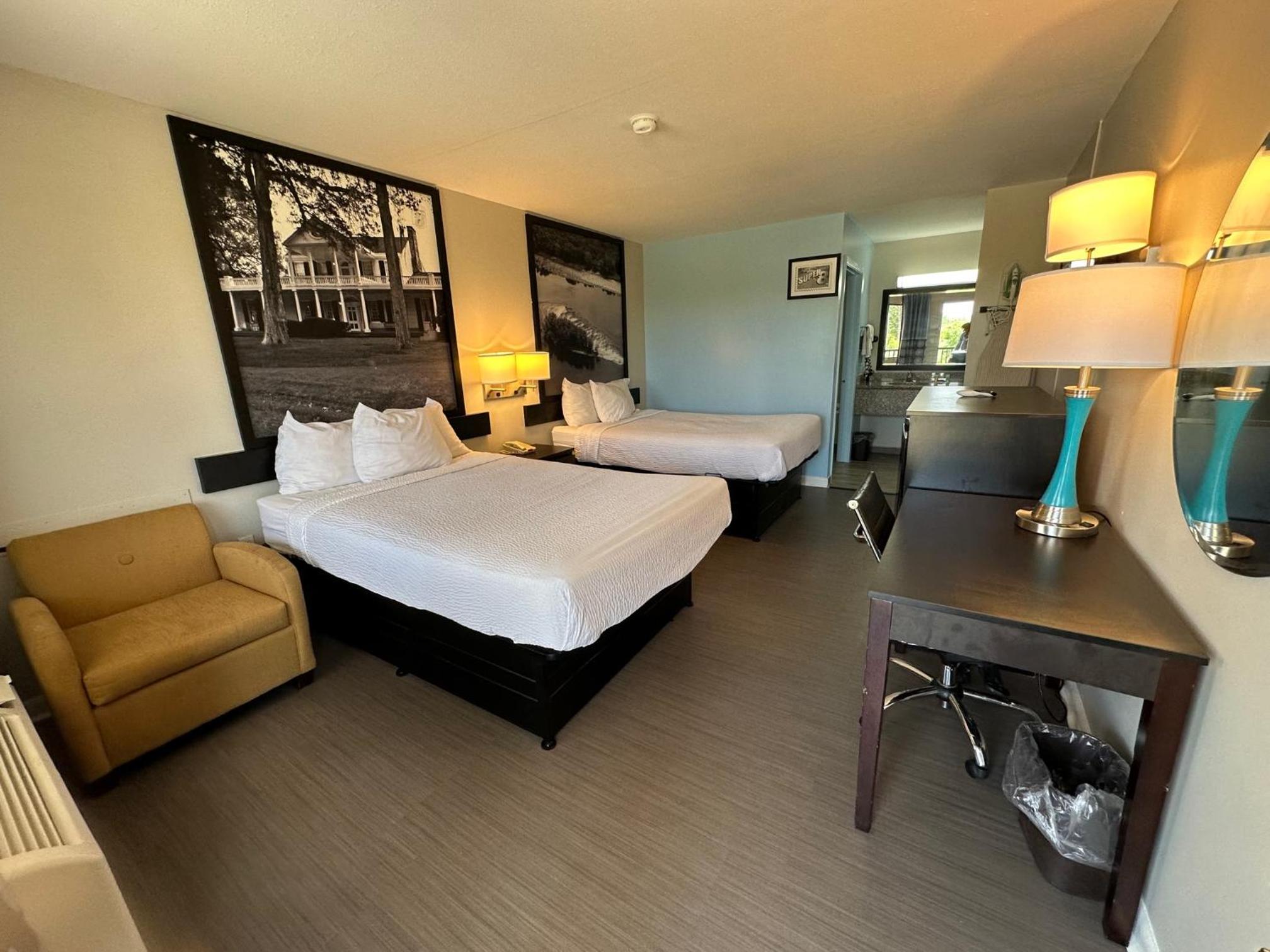 Standard Room with Two Double Beds - Non-Smoking - Photo 12