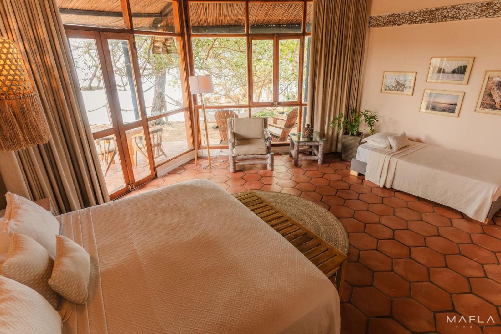 Deluxe Suite with Sea View photo 3