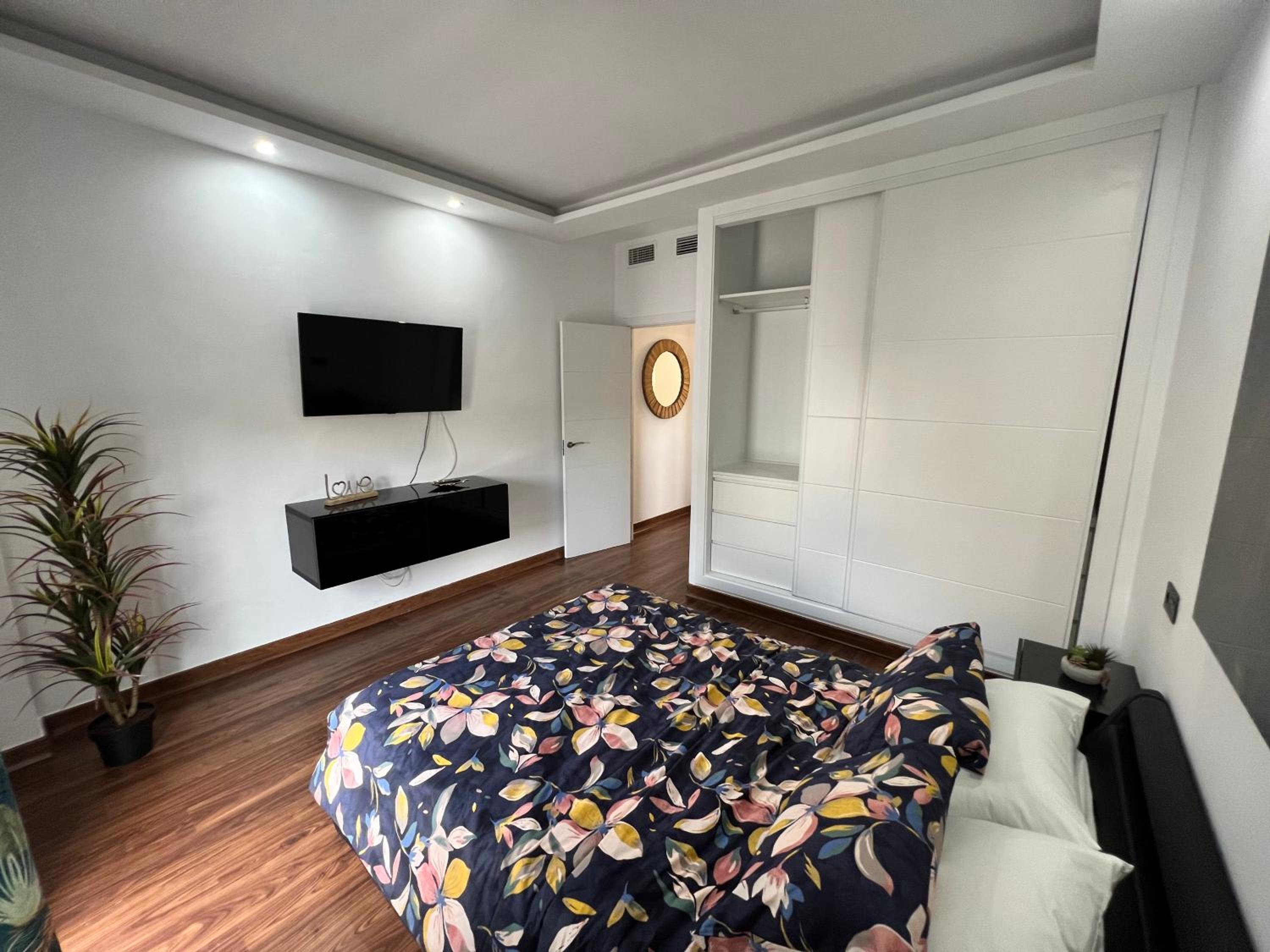 Three-Bedroom House photo 3