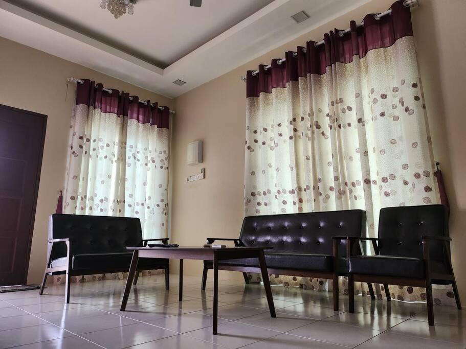 Three-Bedroom House photo 1