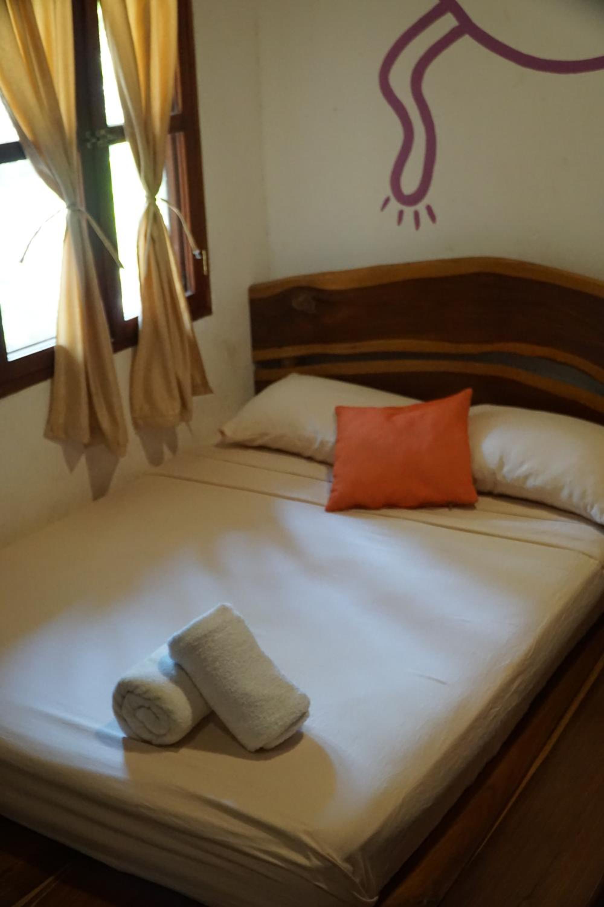 Bed in 6-Bed Mixed Dormitory Room