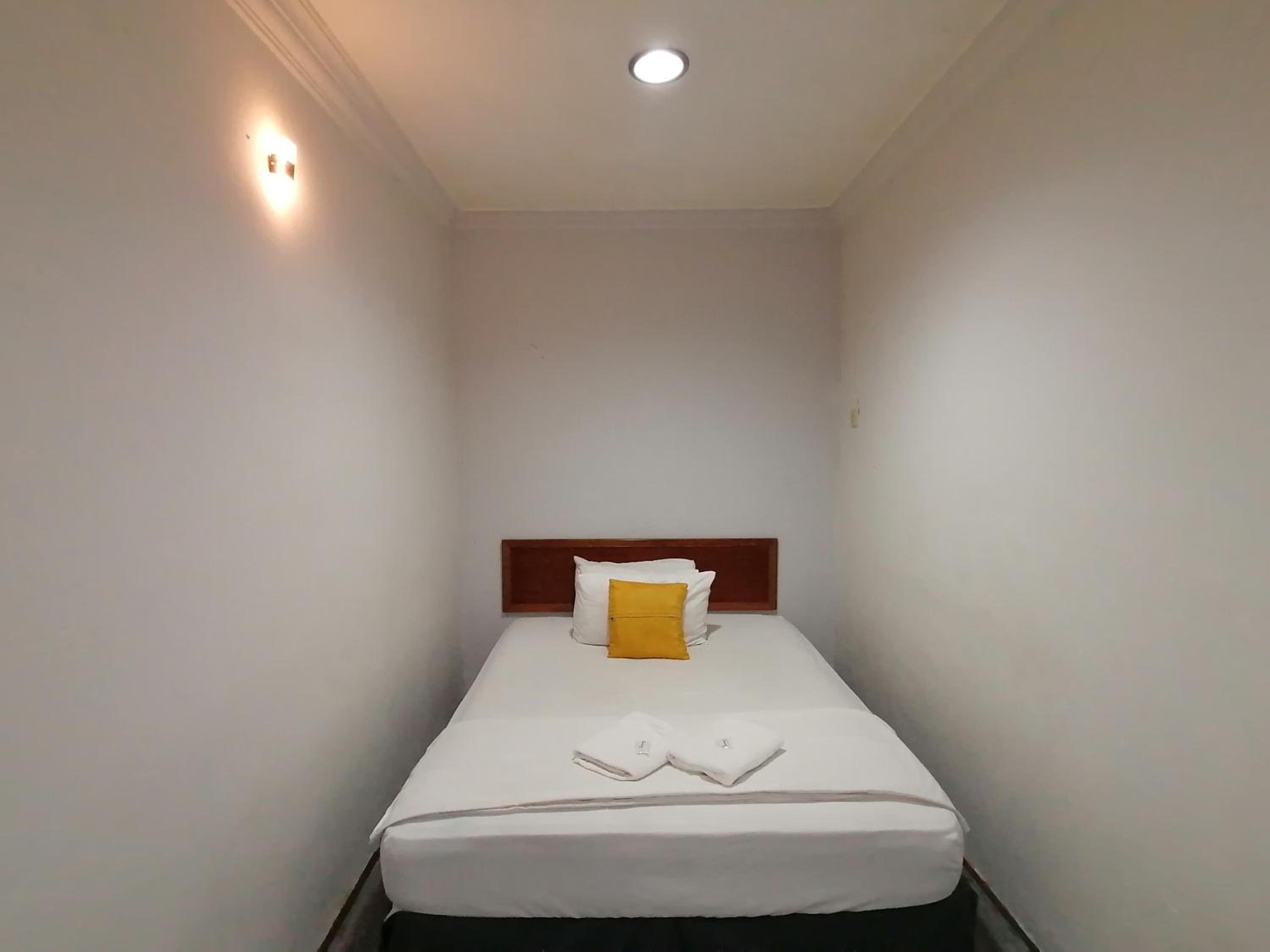 Budget Double Room - Photo 2