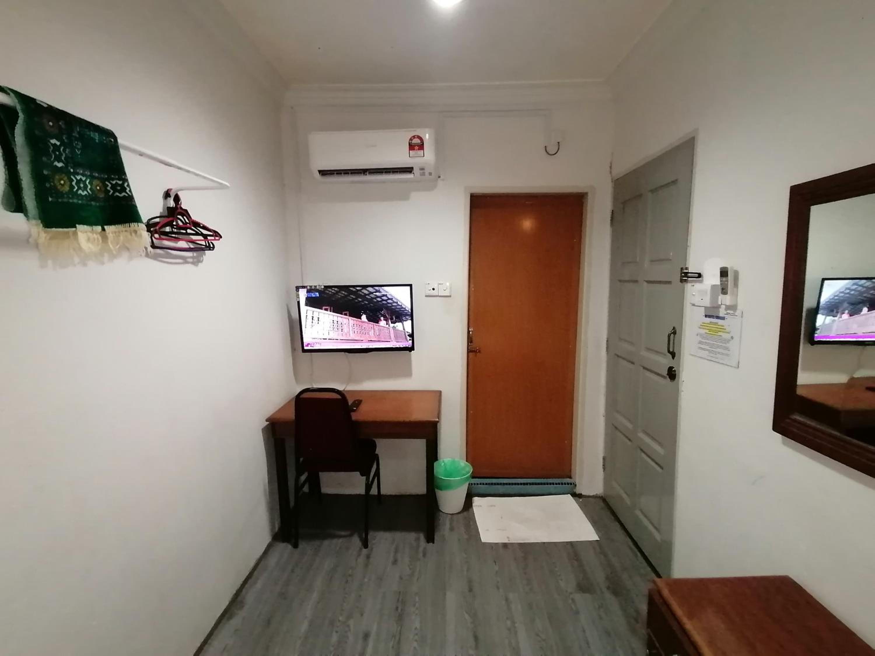 Budget Double Room - Photo 3