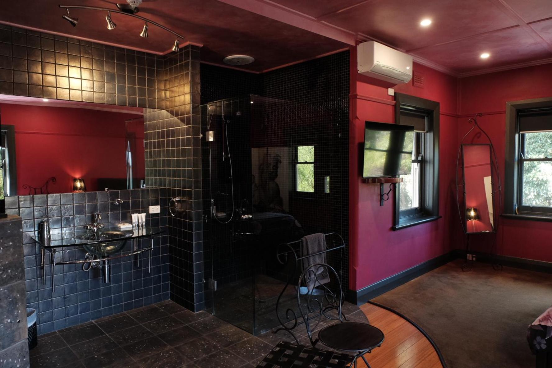 Deluxe Queen Room photo 2