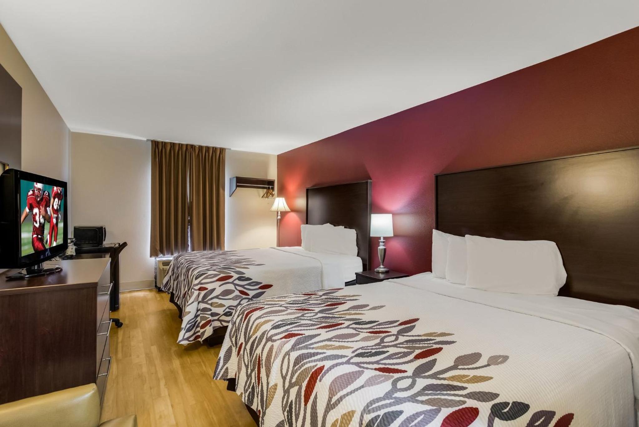 Deluxe Room with Two Queen Beds Non-Smoking - Photo 2
