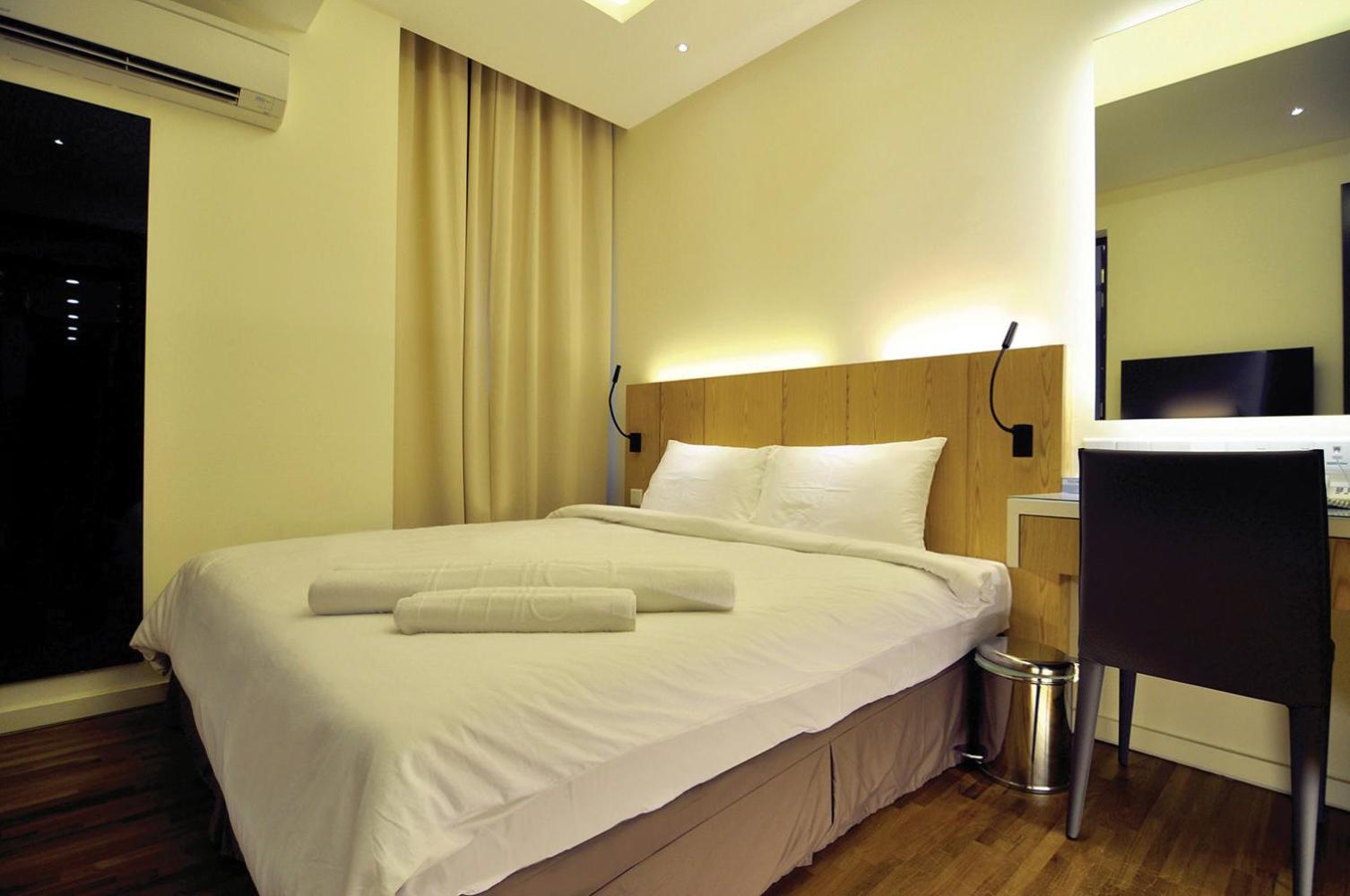 Deluxe King Room photo 1