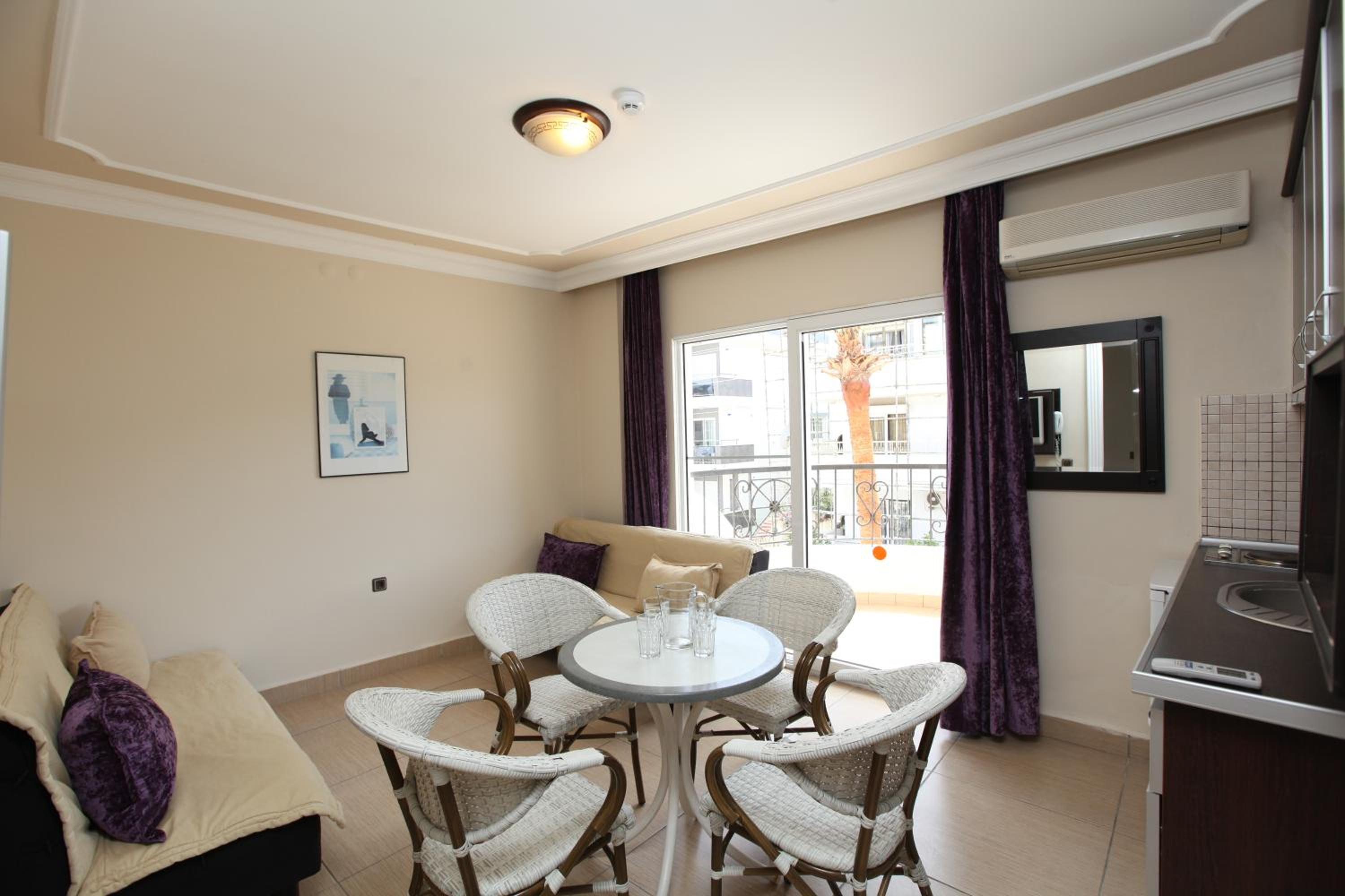 Standard Family Room - Photo 5