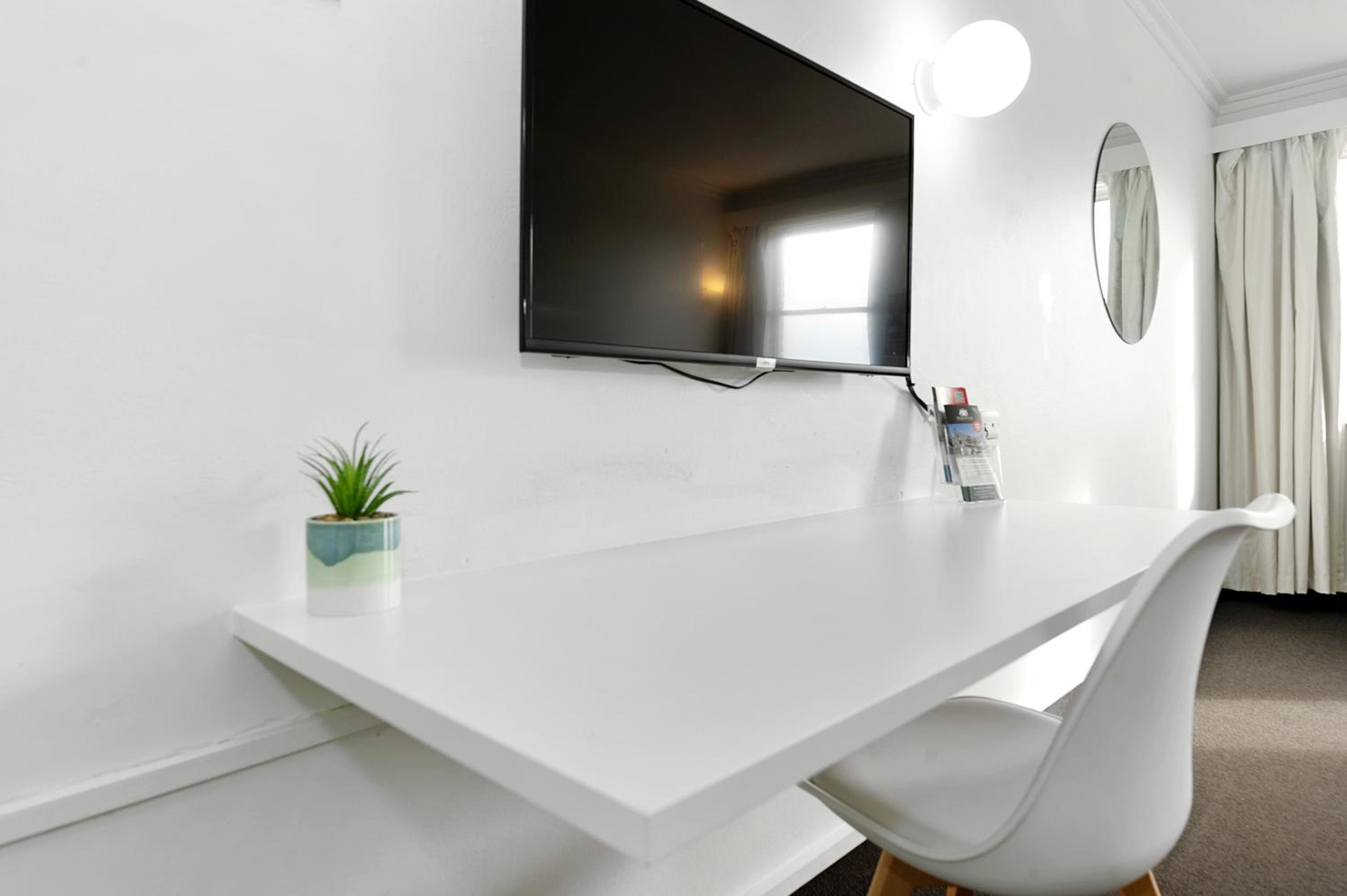 Deluxe Queen Room - Photo 5