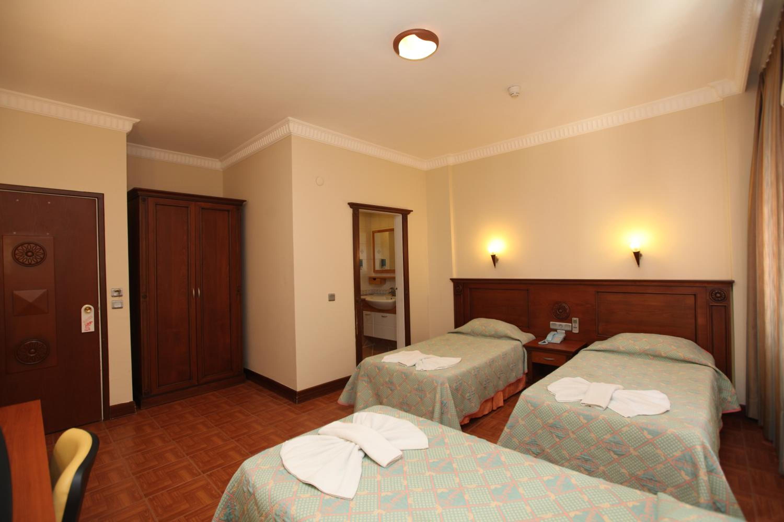 Standard Triple Room - Photo 4