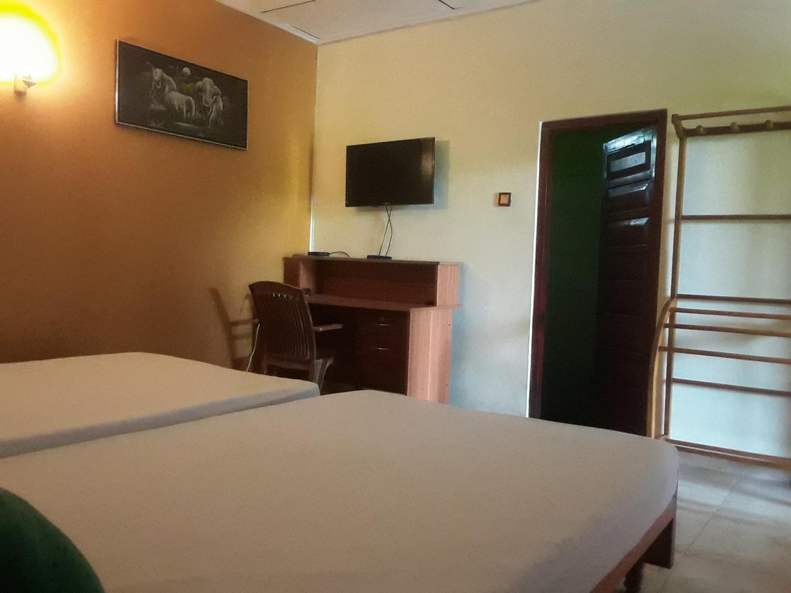 Budget Double Room photo 3