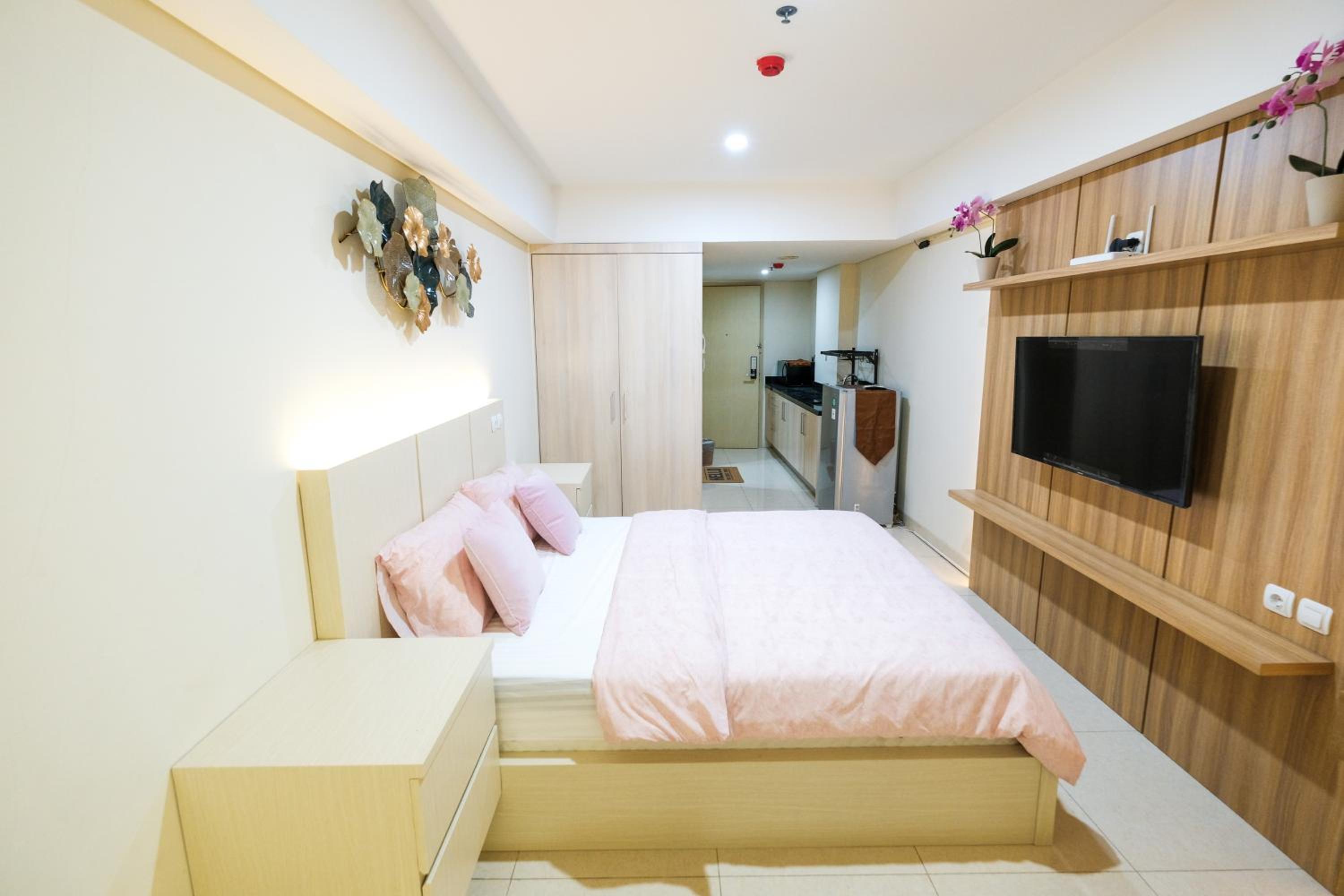 Studio Apartment photo 1