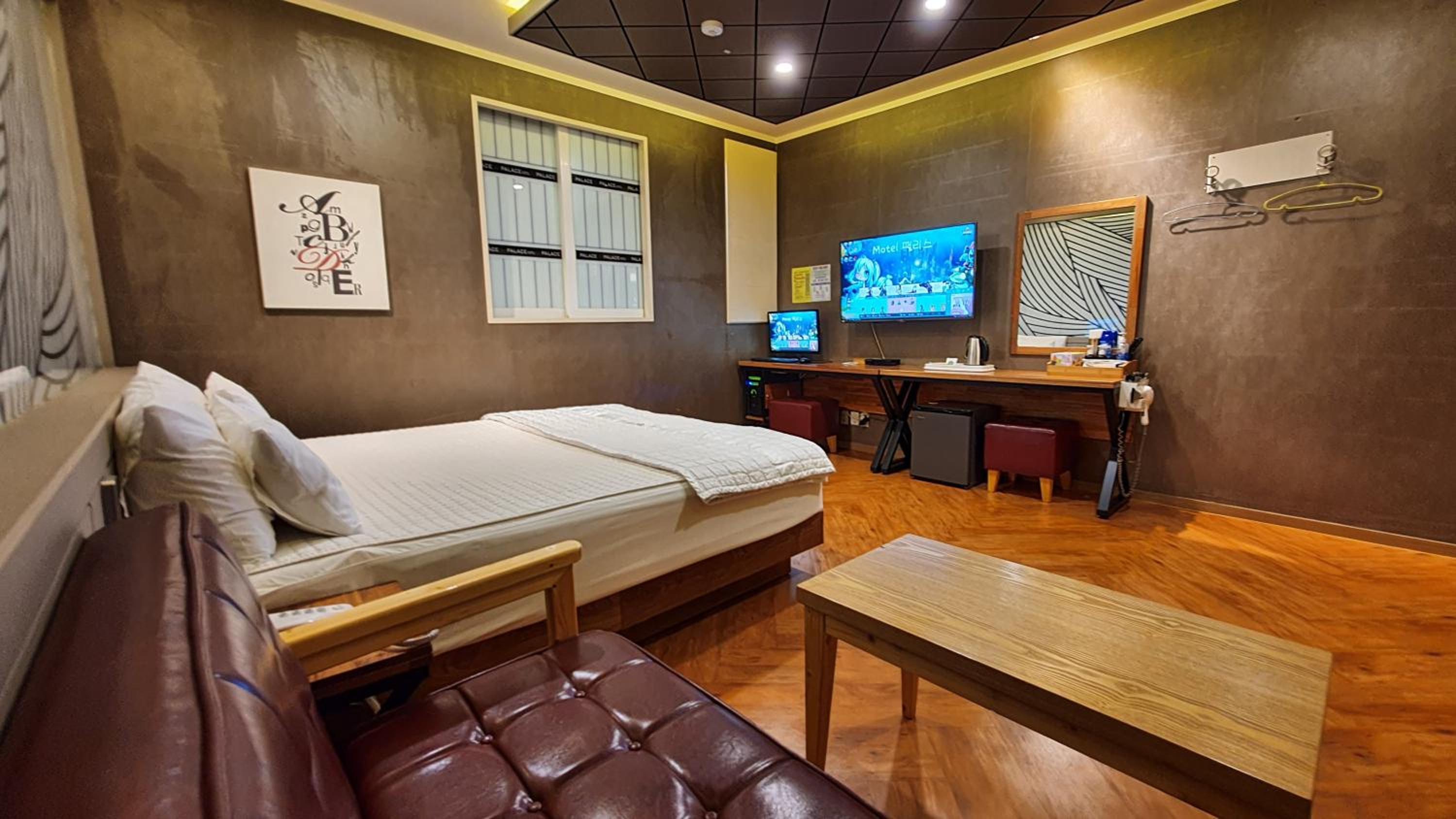 Standard Double Room - Photo 8