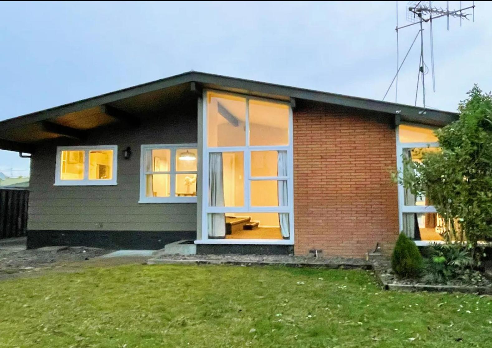 Three-Bedroom House photo 2