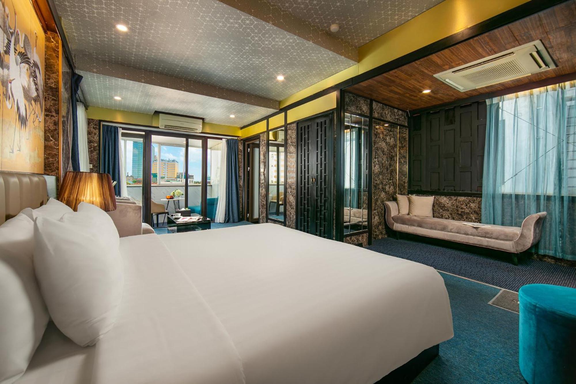 Ja Cosmo Suite Balcony with Jacuzzi