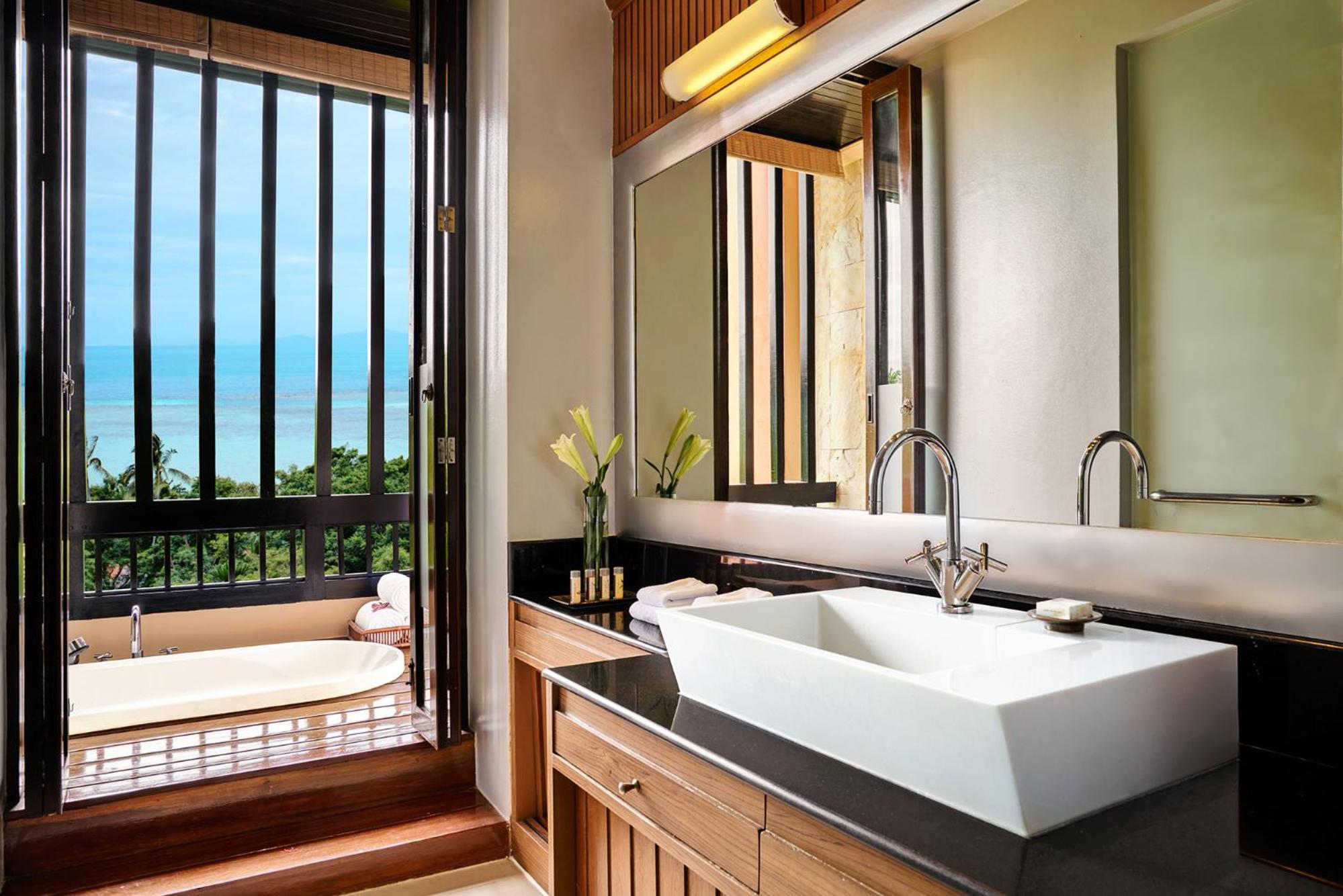 Panoramic Ocean Suite, 1 Bedroom Suite, 1 King, Ocean view - Photo 2