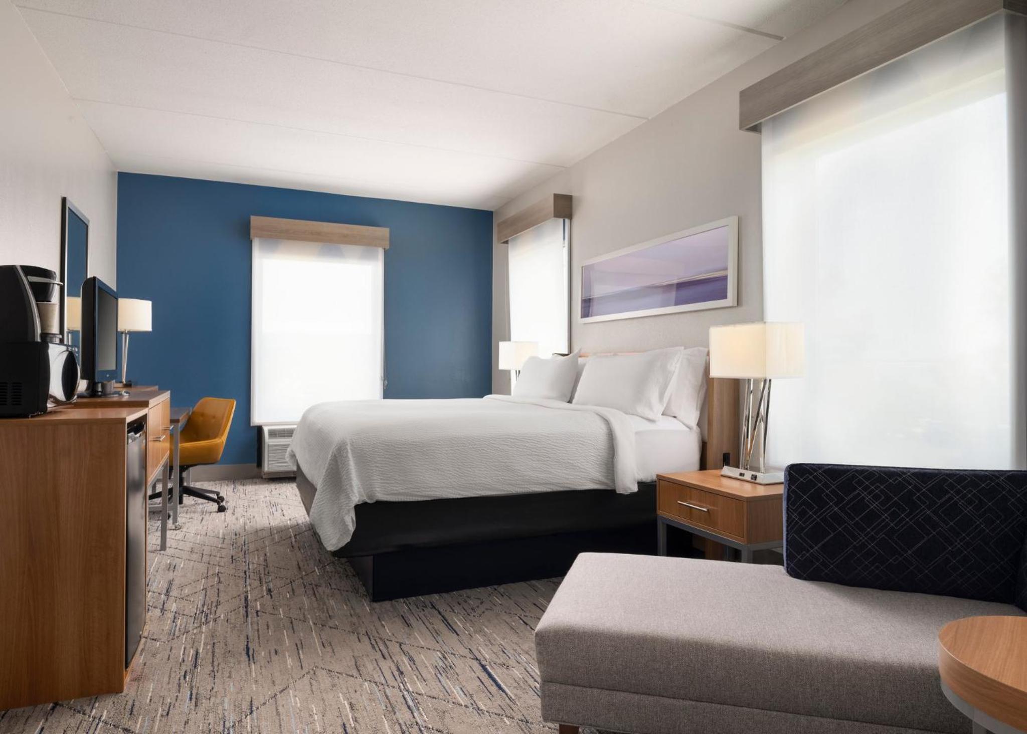 Standard King Room with Extra Space - Photo 1
