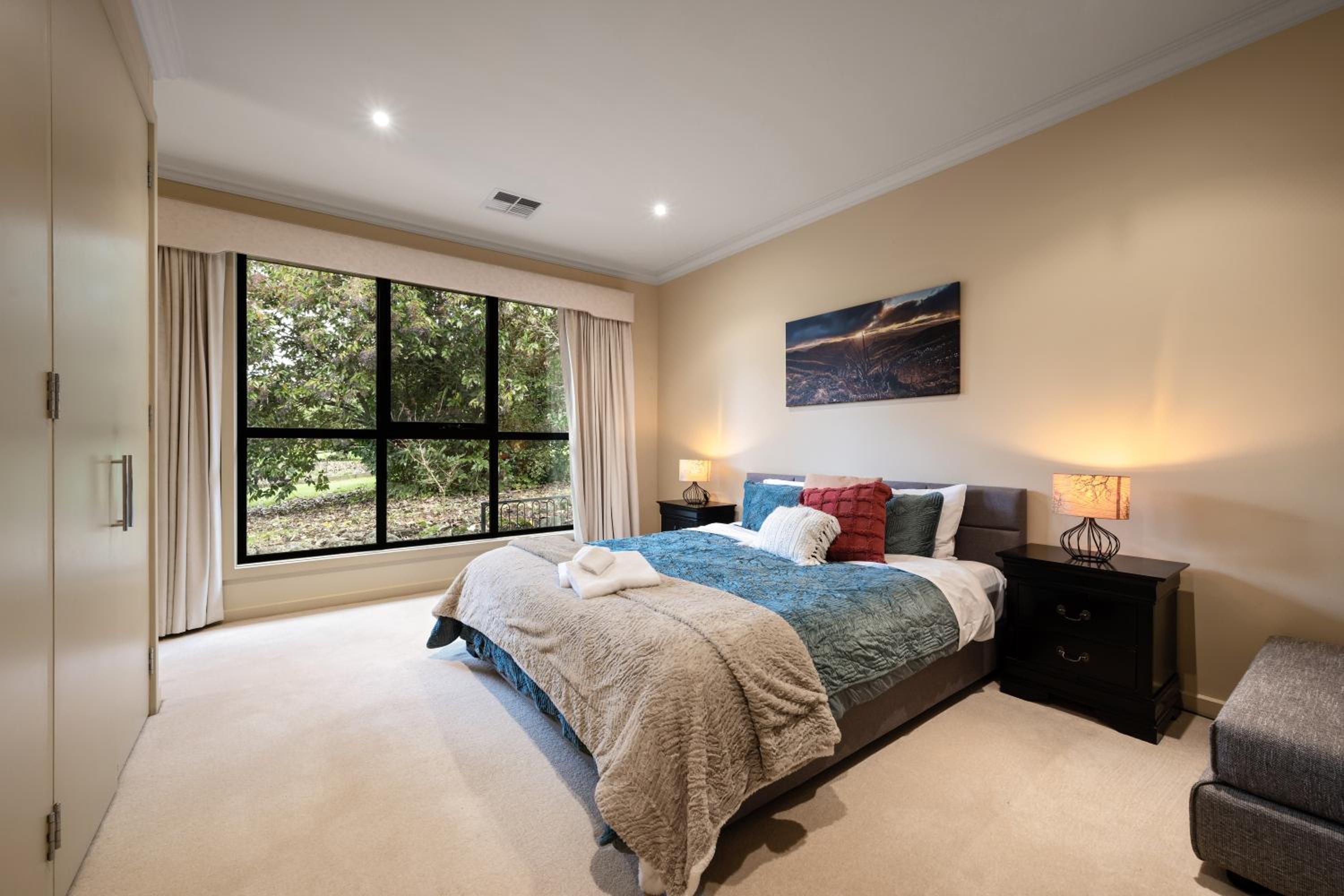 Three-Bedroom House - Myee House photo 2