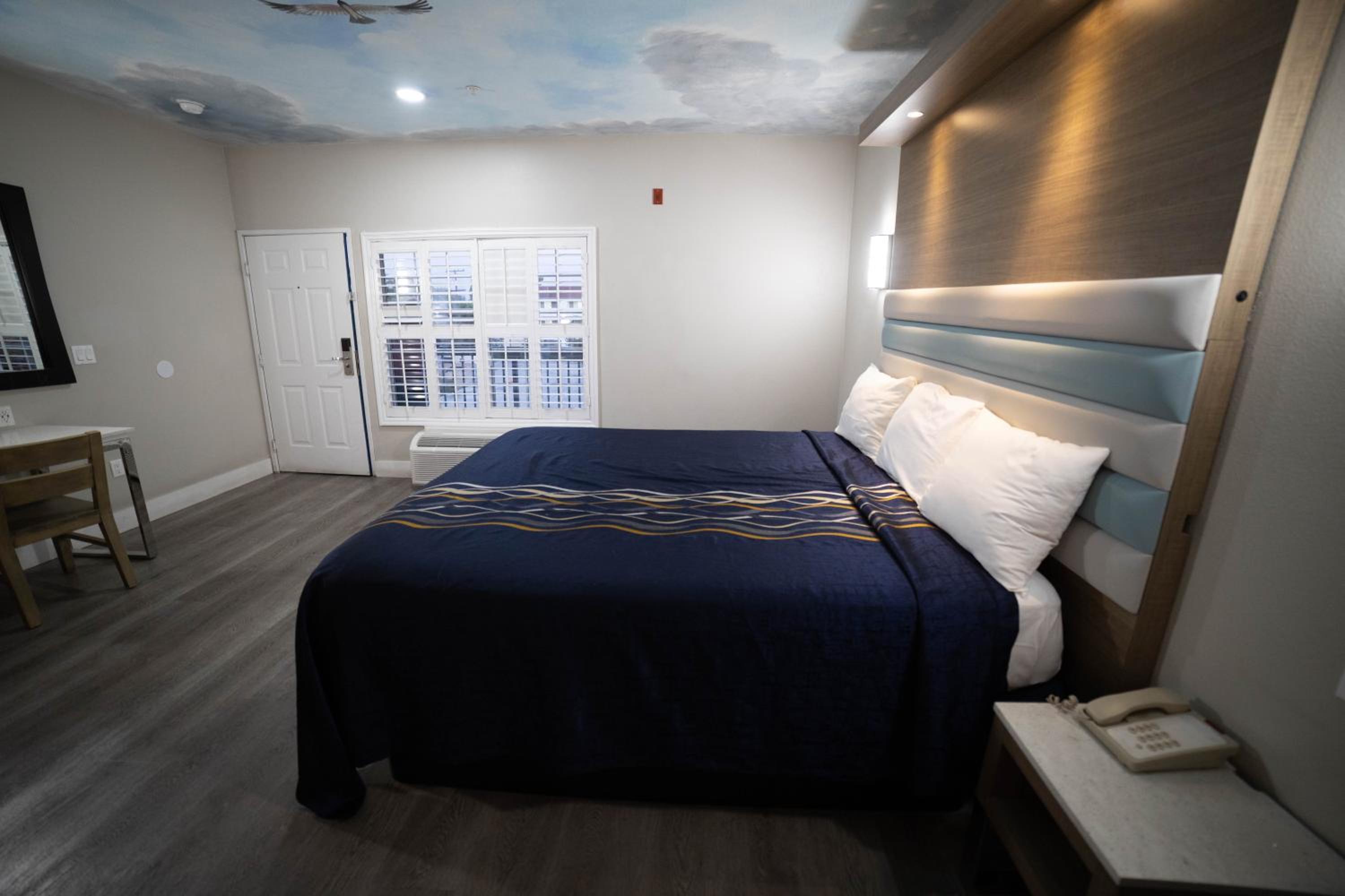 King Room with Spa Bath - Photo 3