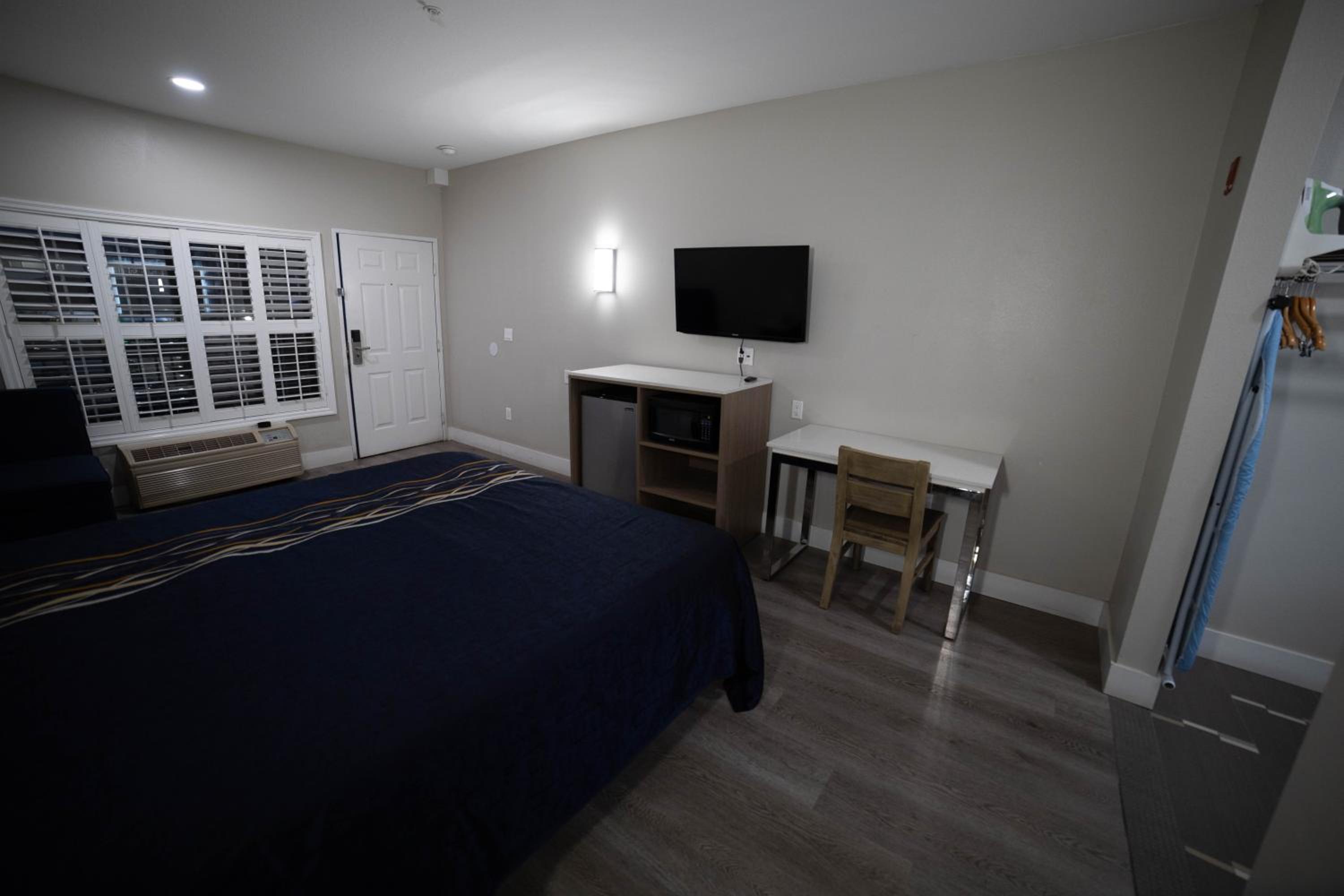 Deluxe King Room - Photo 2