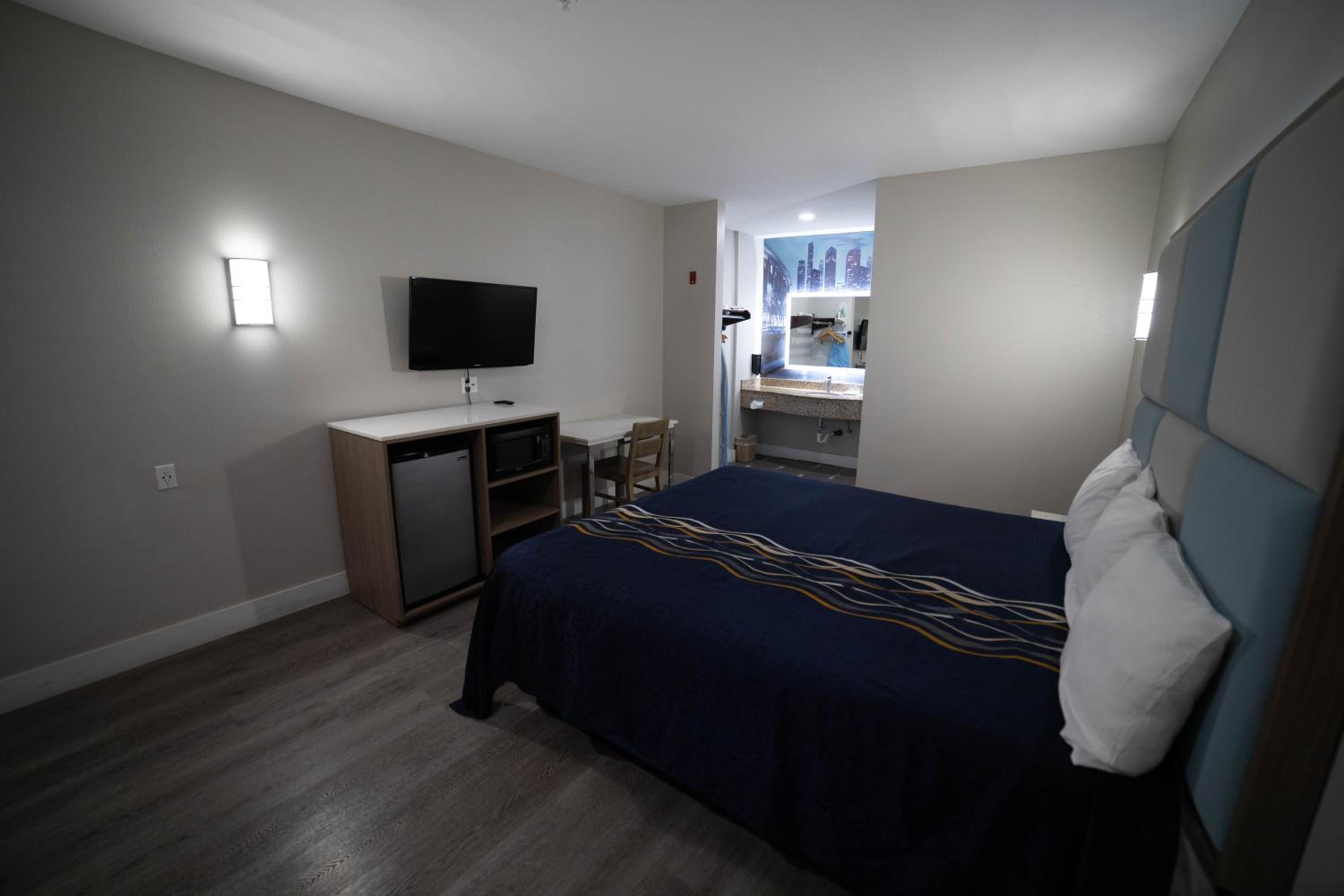 Deluxe King Room - Photo 5
