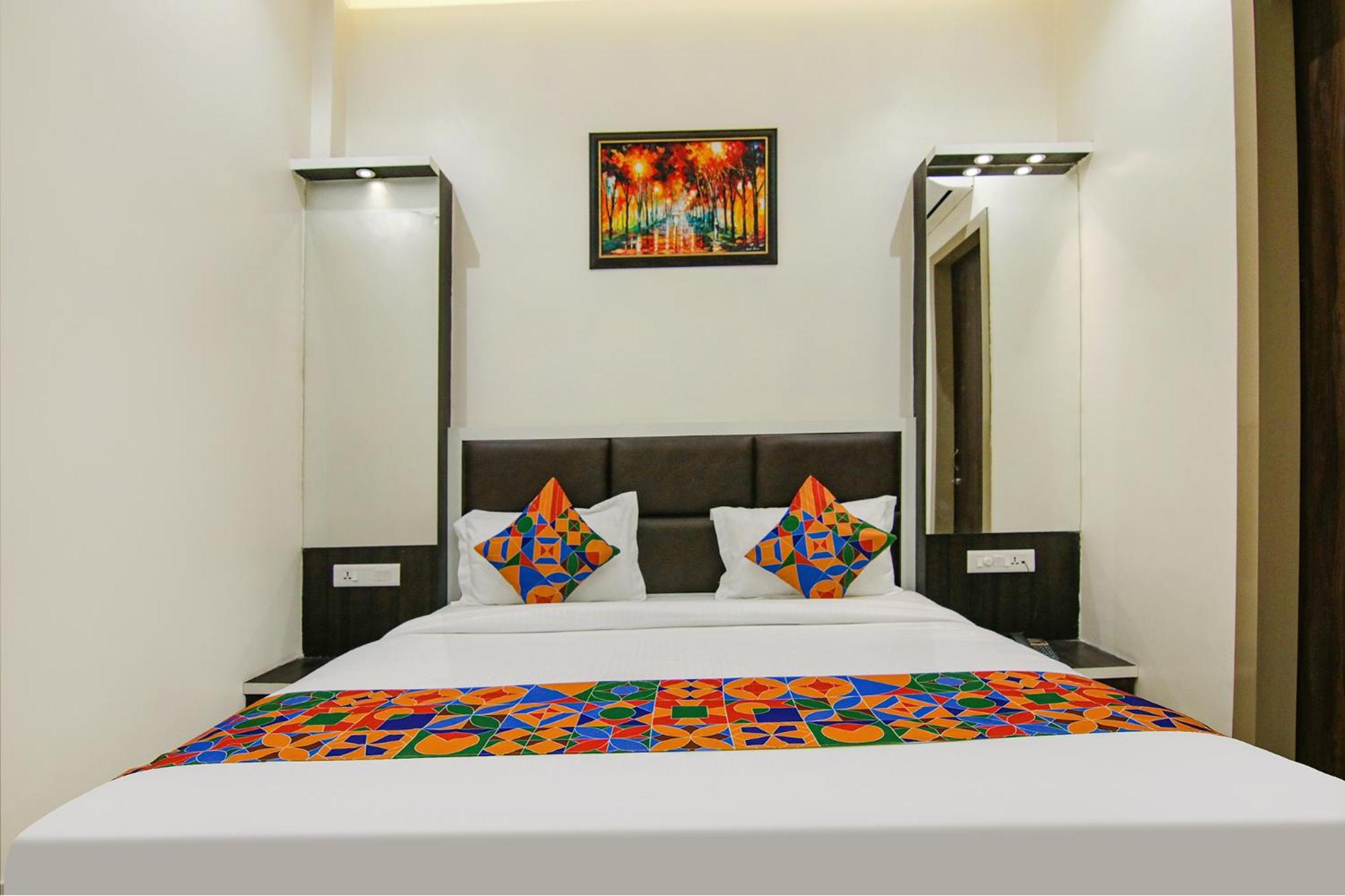Deluxe Room - Photo 2