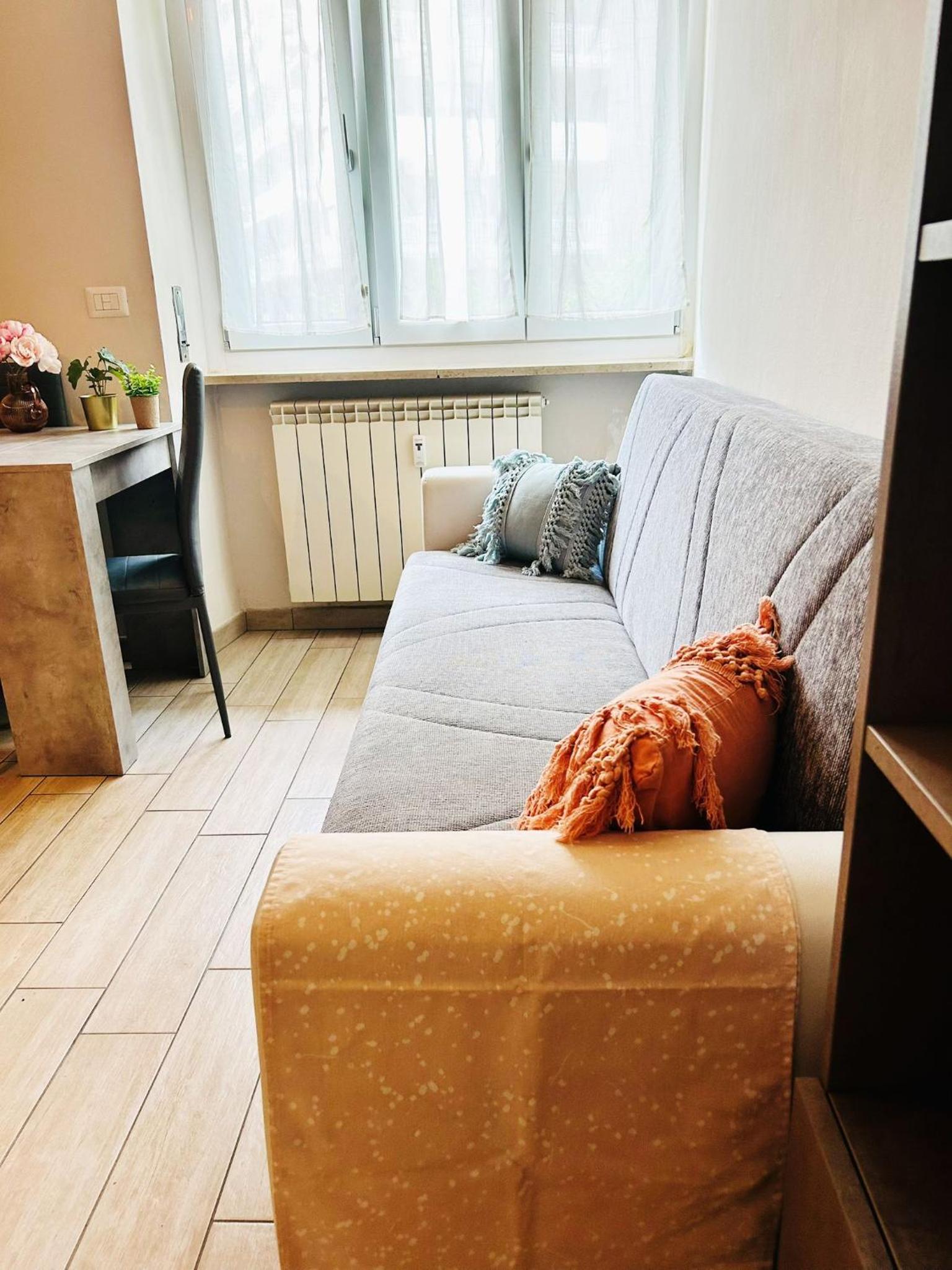 One-Bedroom Apartment photo 1