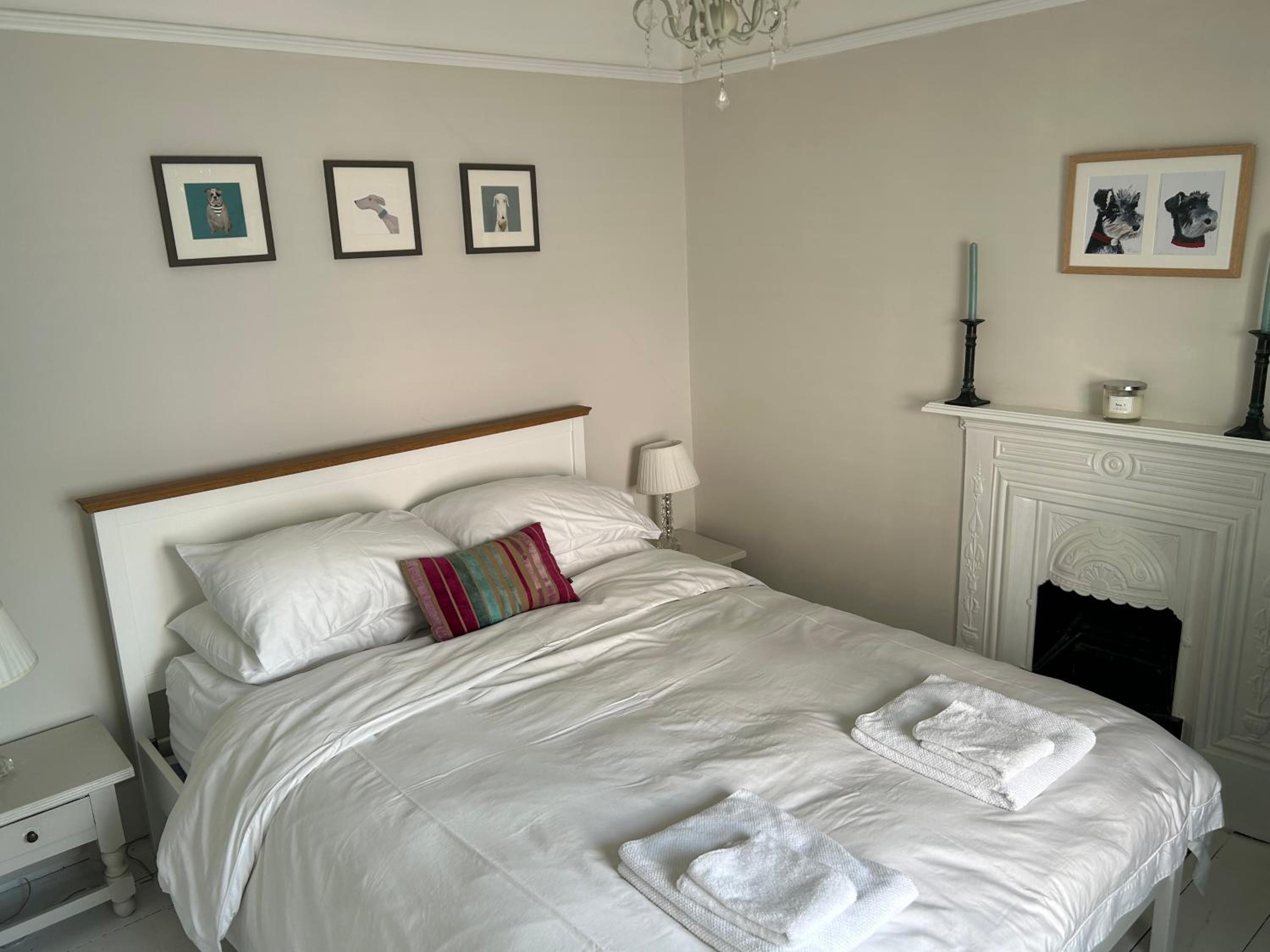 Three-Bedroom House photo 3