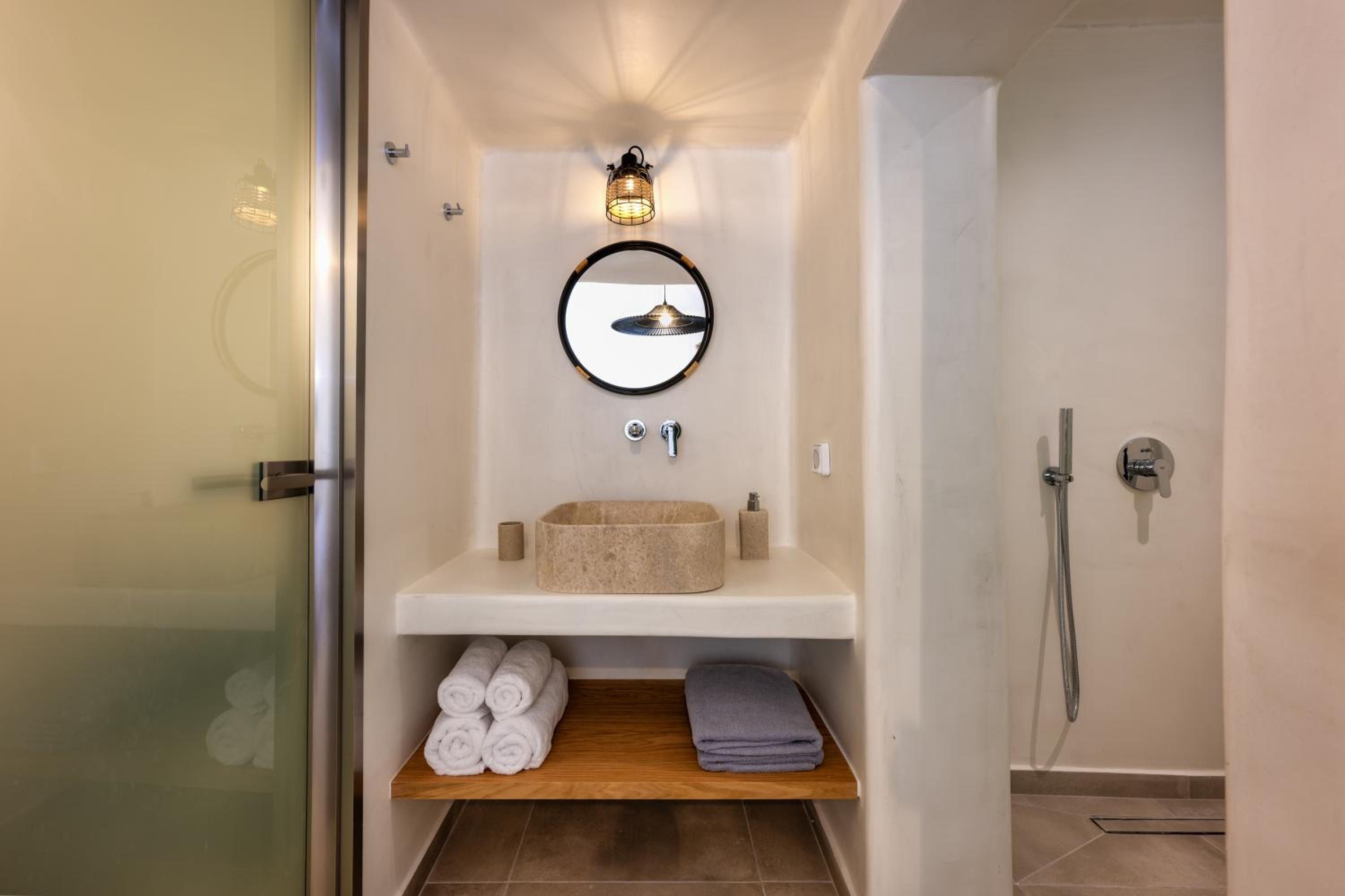 Suite with Hot Tub - Photo 3