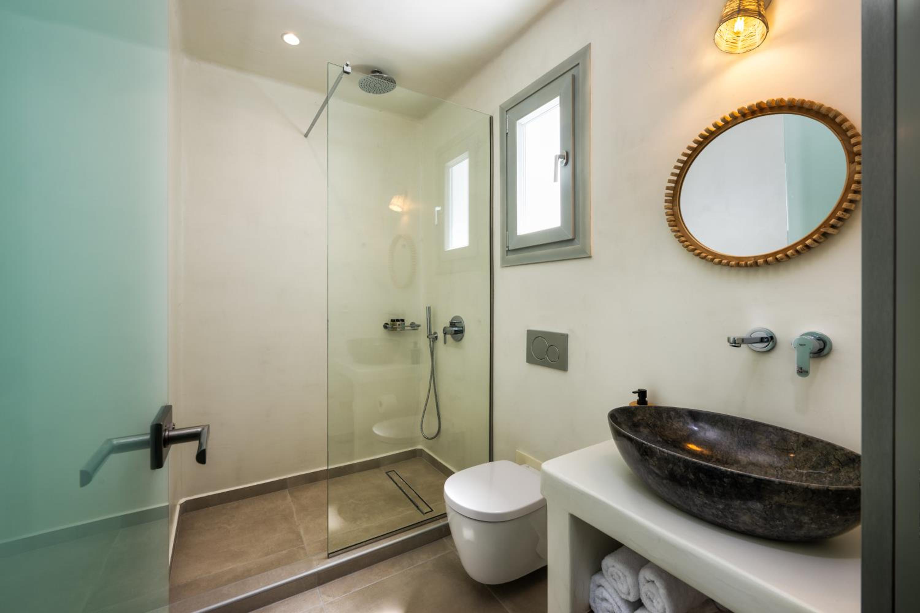 Suite with Hot Tub - Photo 11