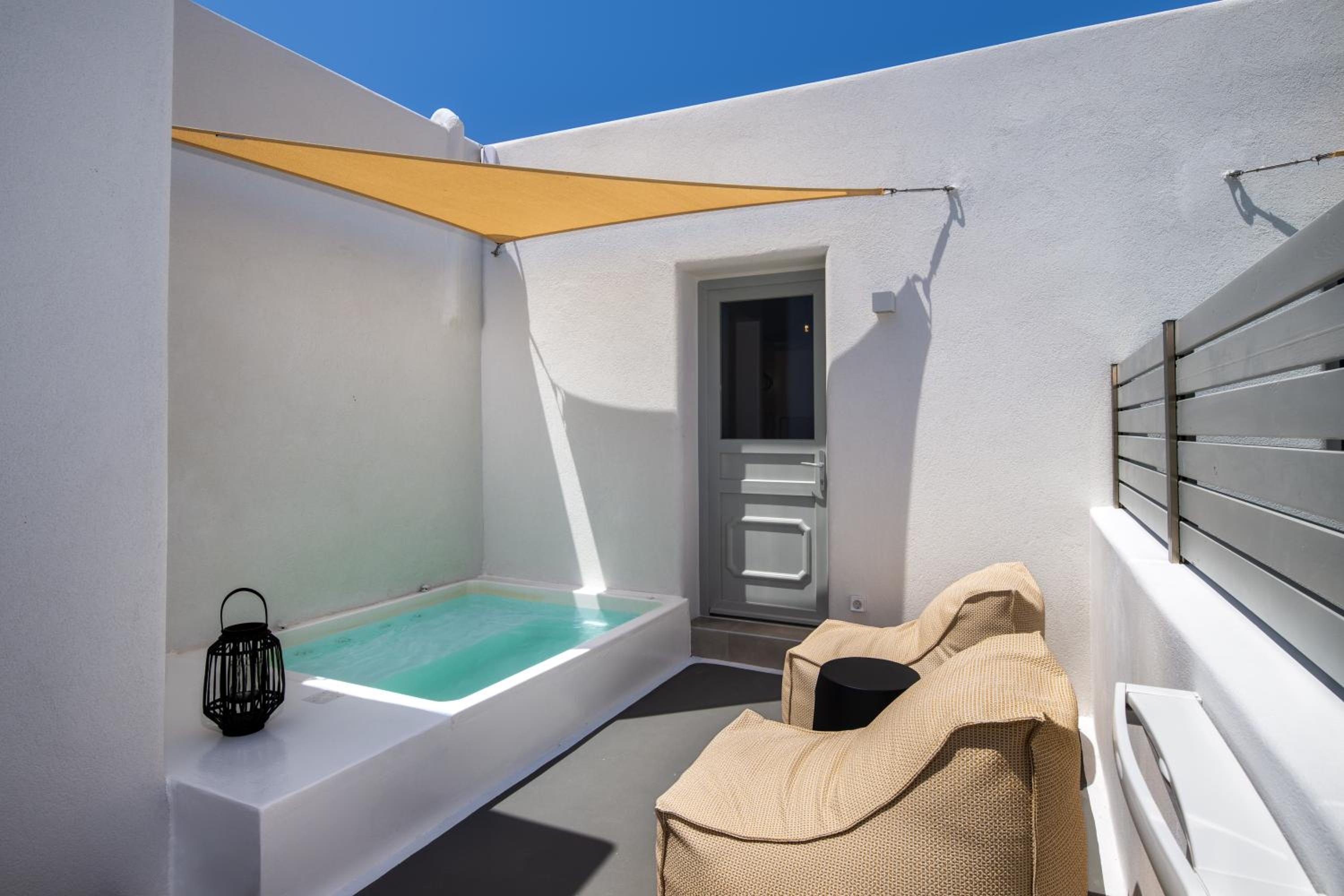 Suite with Hot Tub - Photo 15