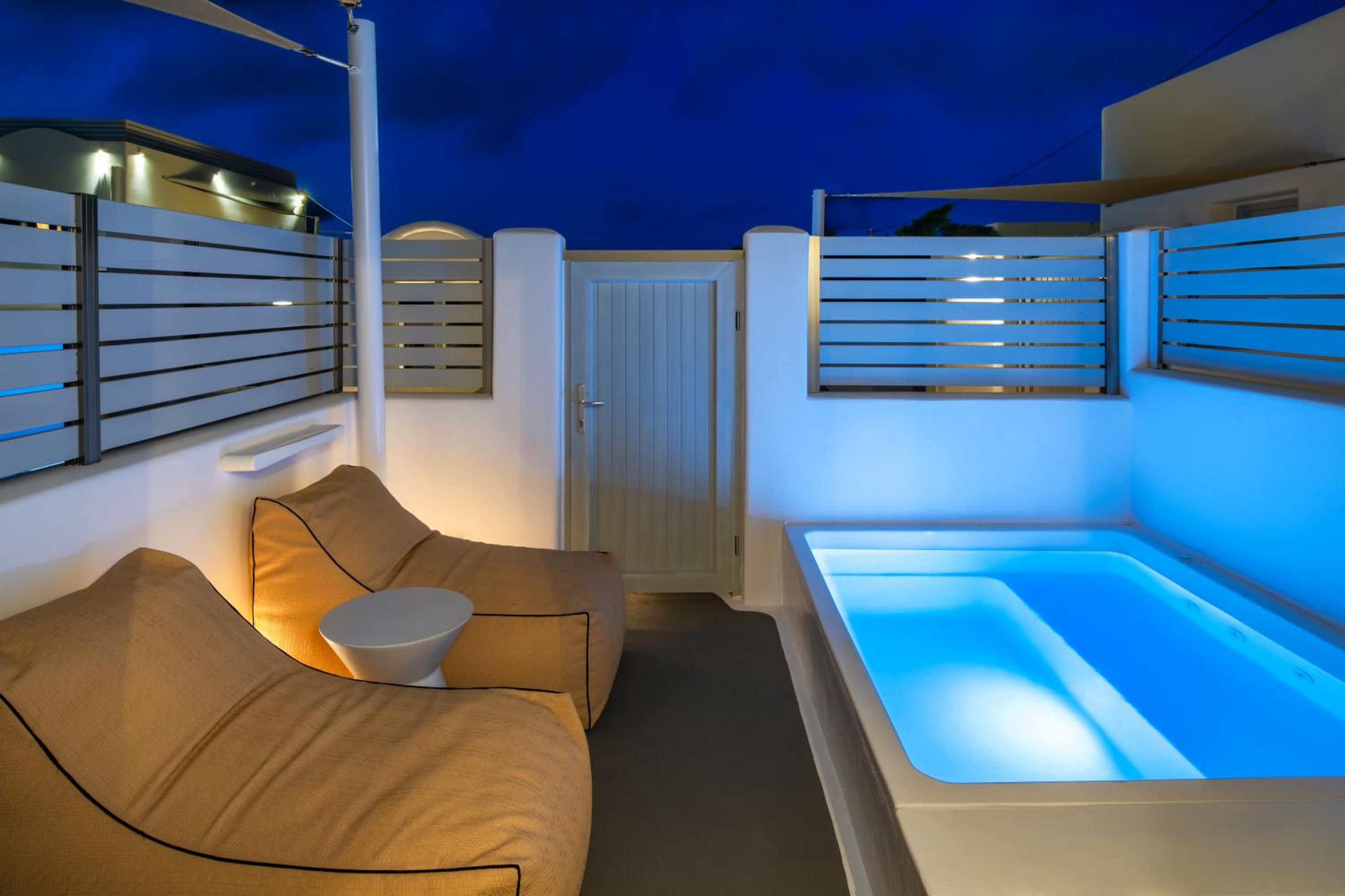 Suite with Hot Tub - Photo 21