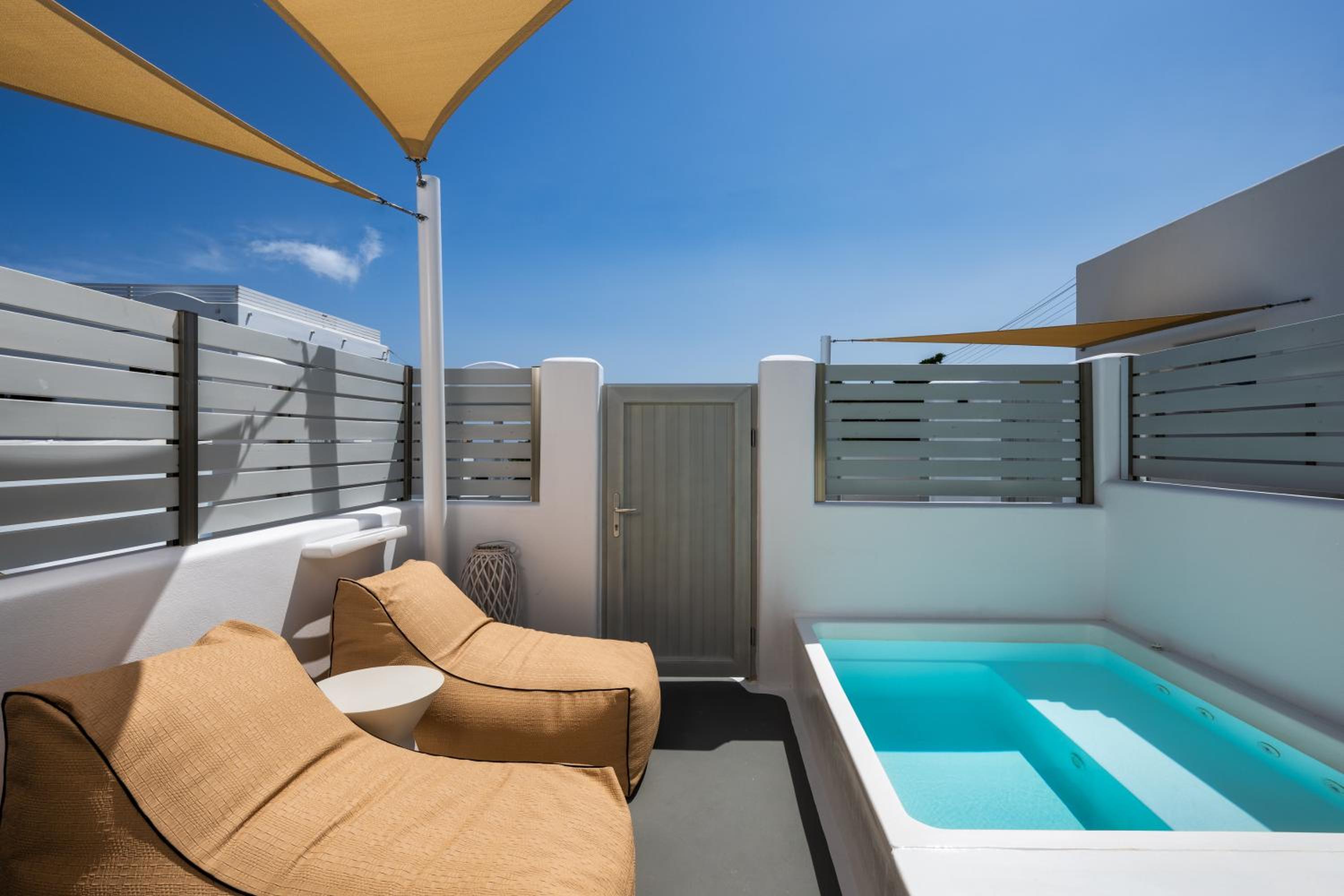 Suite with Hot Tub - Photo 18