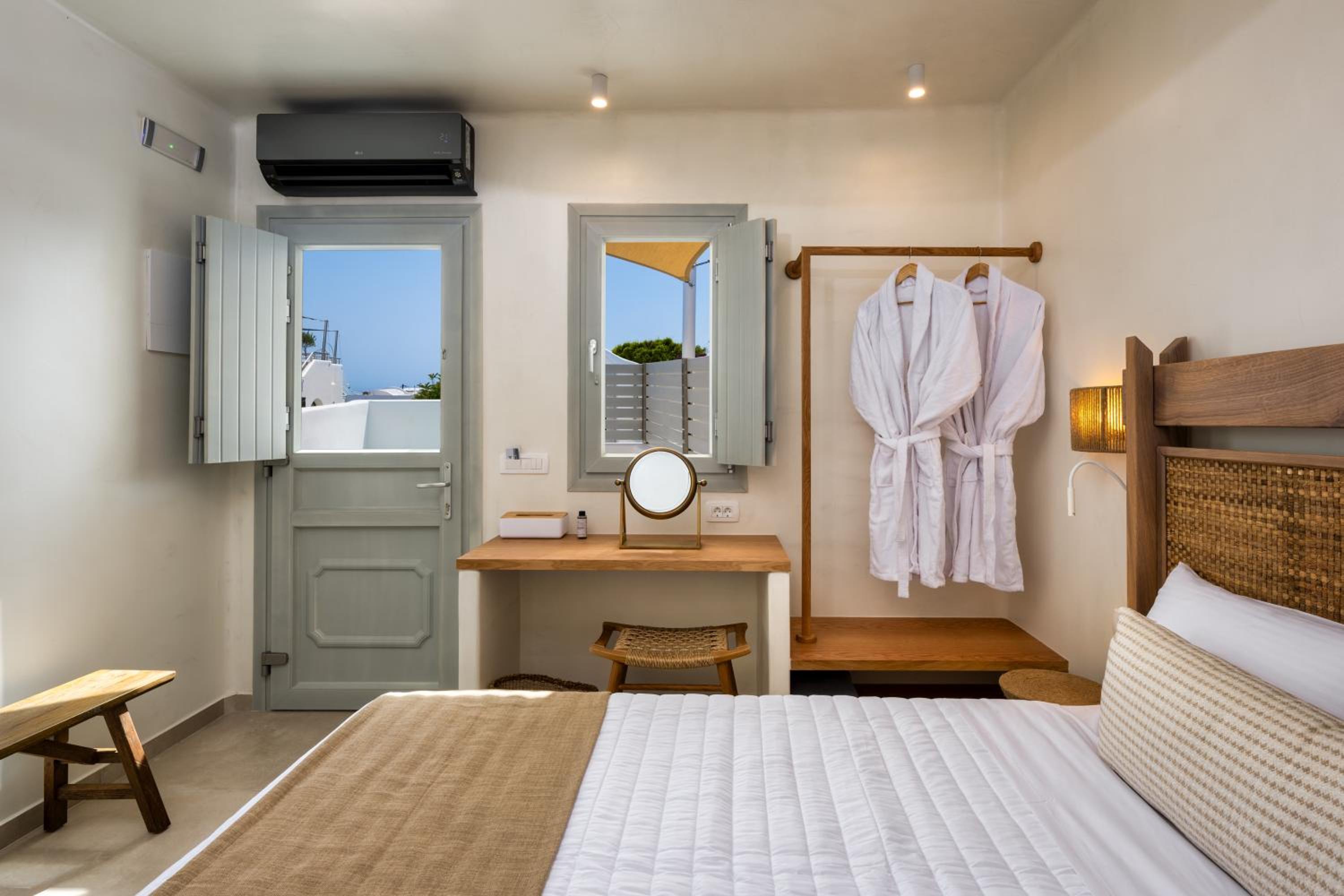 Suite with Hot Tub - Photo 17
