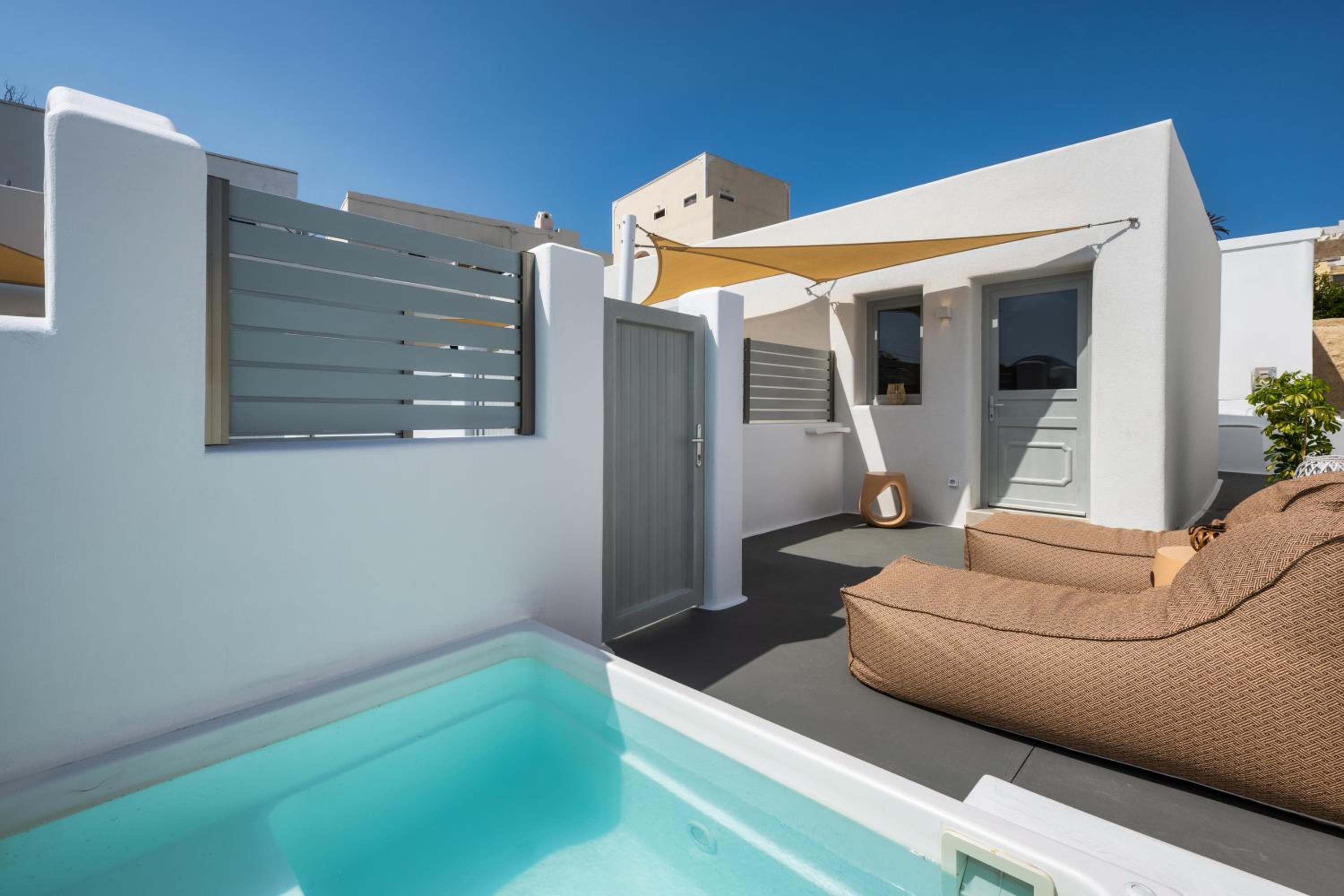 Suite with Hot Tub - Photo 4