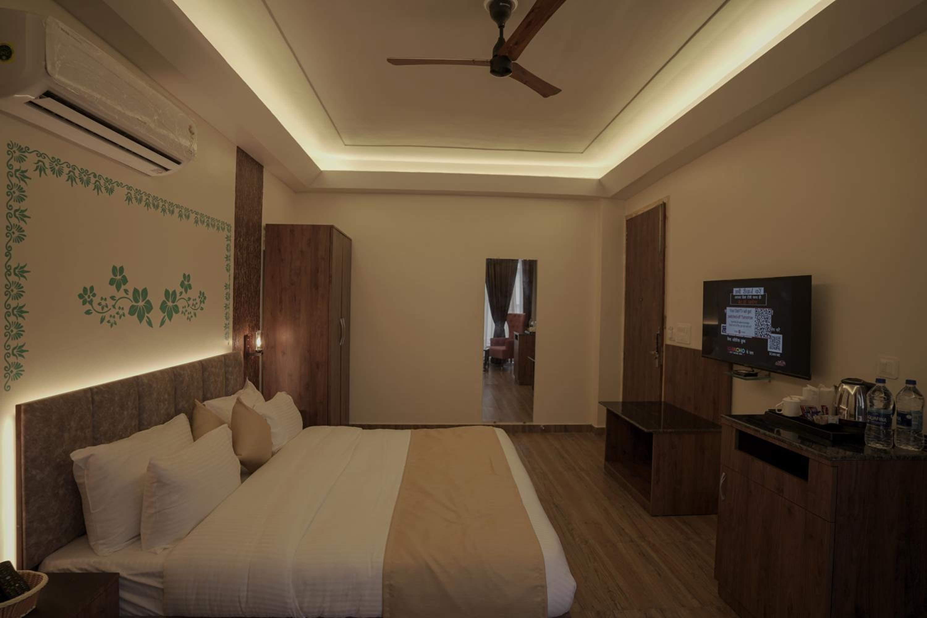 Standard Queen Room