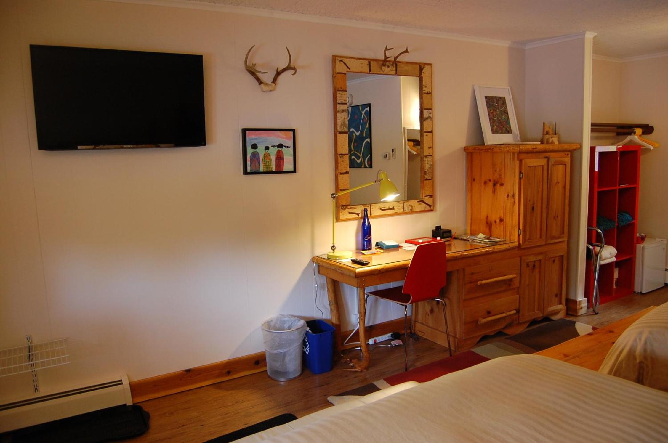 Deluxe Queen Room with Two Queen Beds photo 2