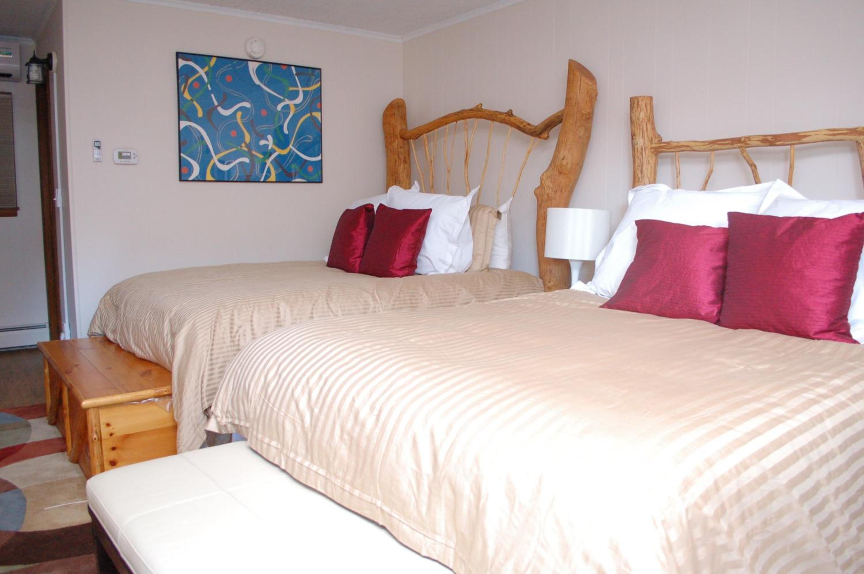 Deluxe Queen Room with Two Queen Beds photo 1