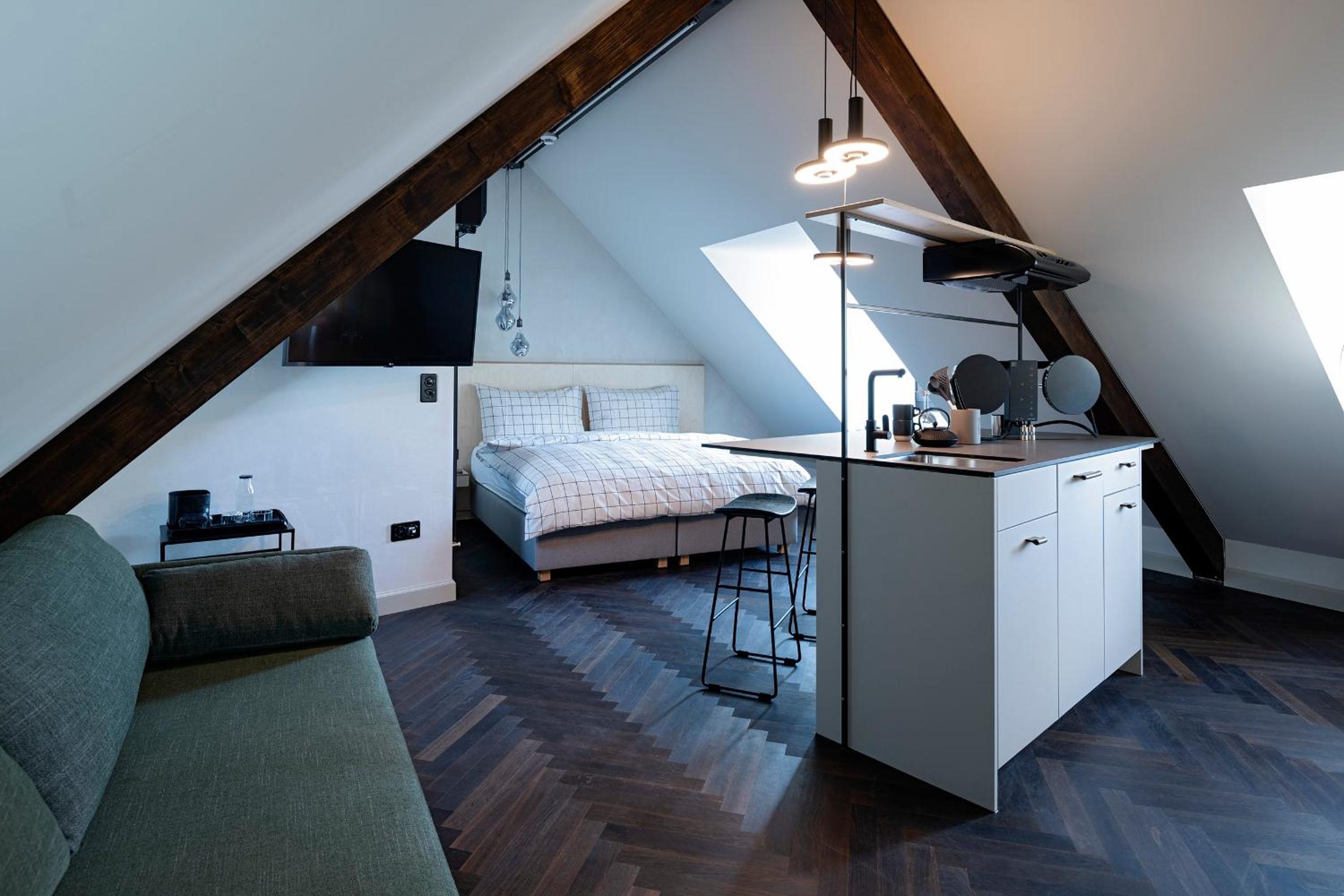 Superior Design Double Room & Kitchenette