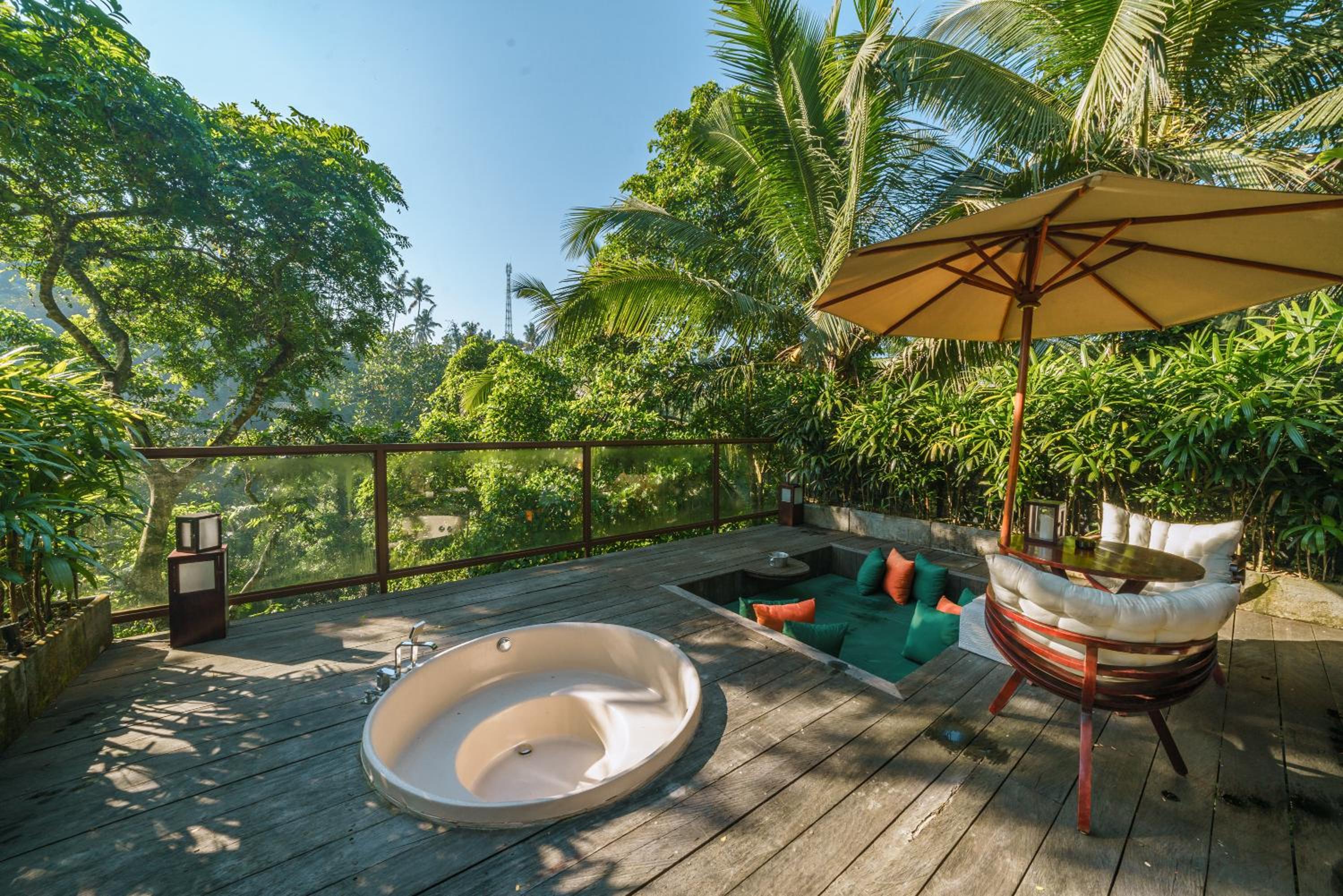 Jungle Jacuzzi Lodge - Adults Only - Photo 4