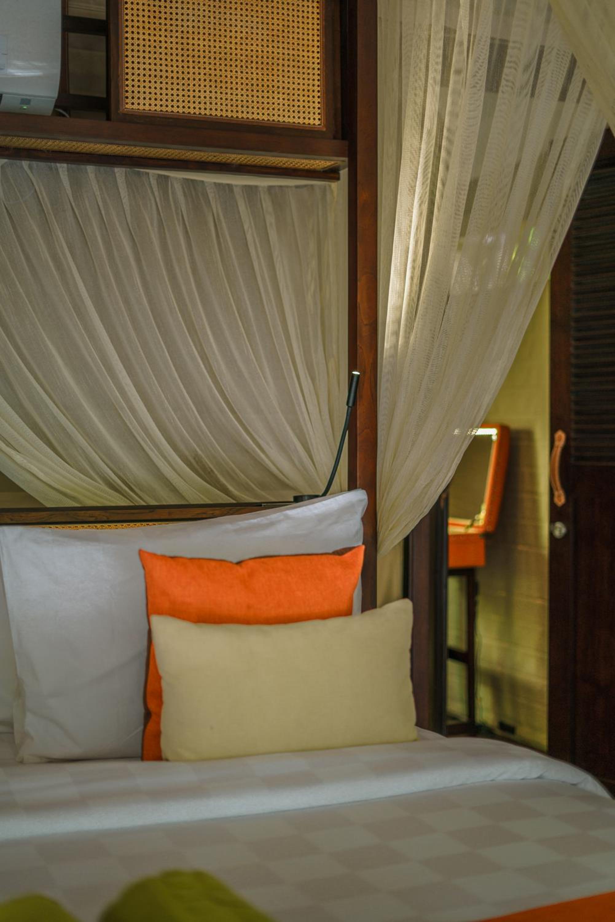 Jungle Jacuzzi Lodge - Adults Only - Photo 21