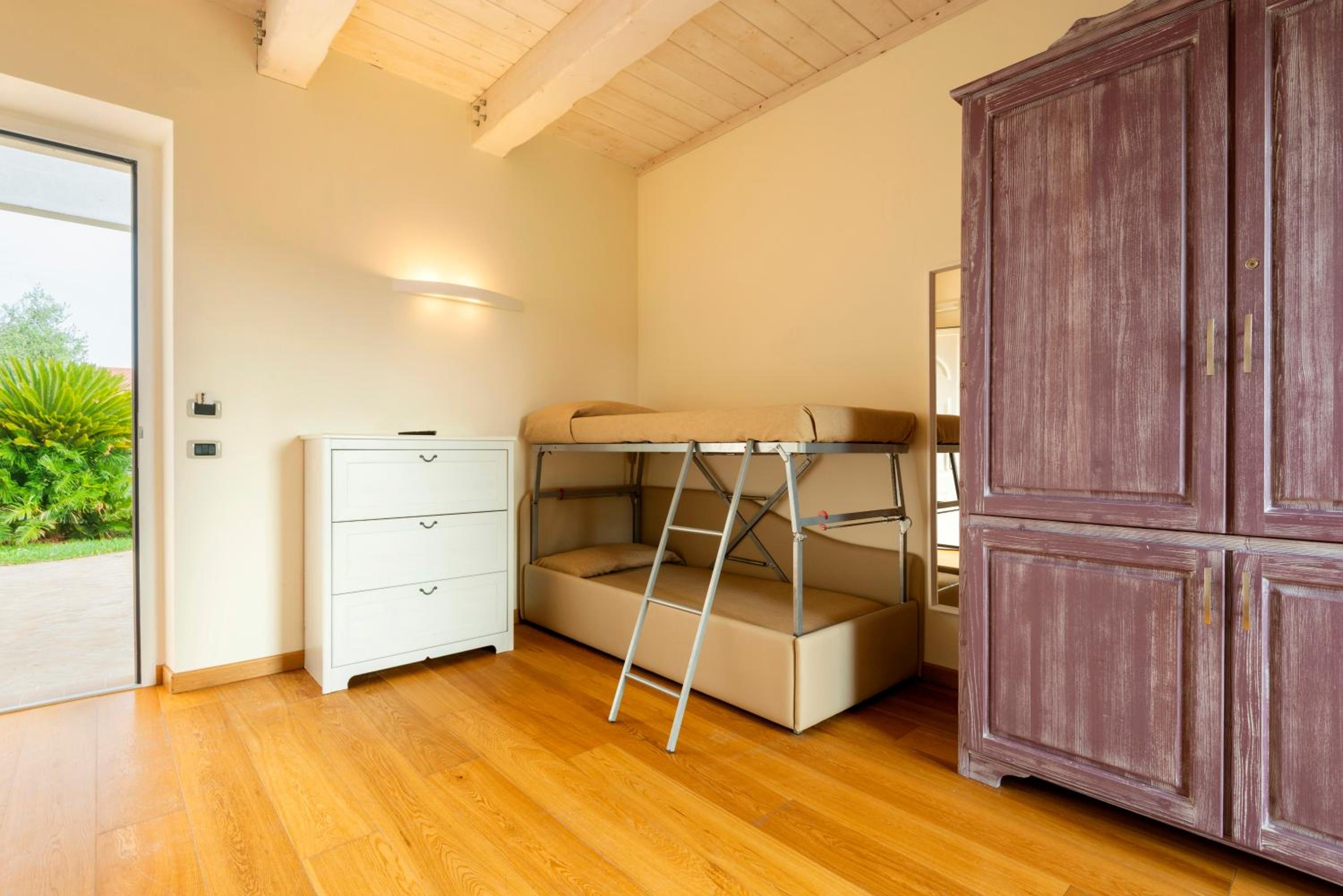 Duplex Suite - Split Level  - Annex - Photo 11