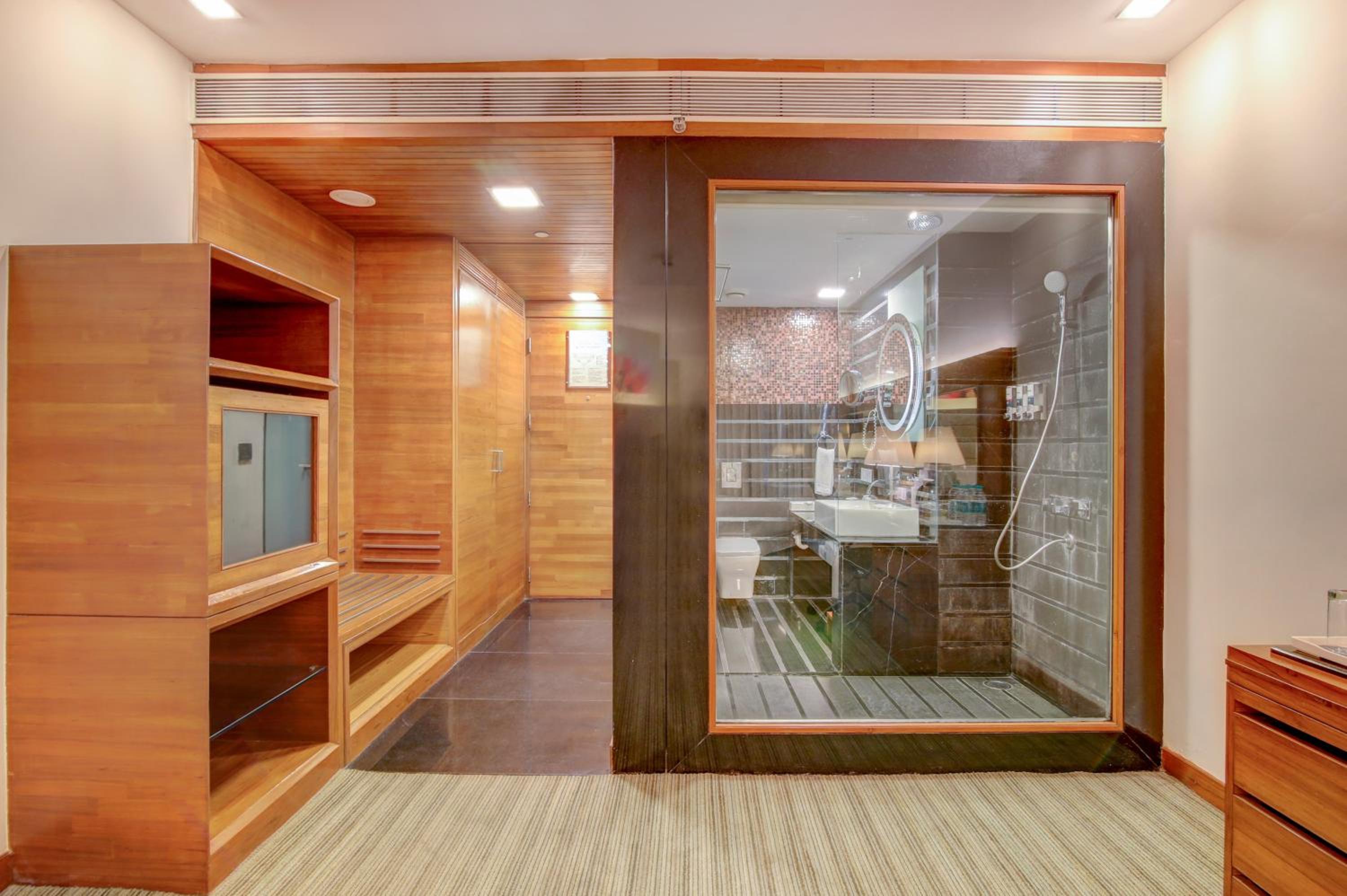 Deluxe King Room photo 1