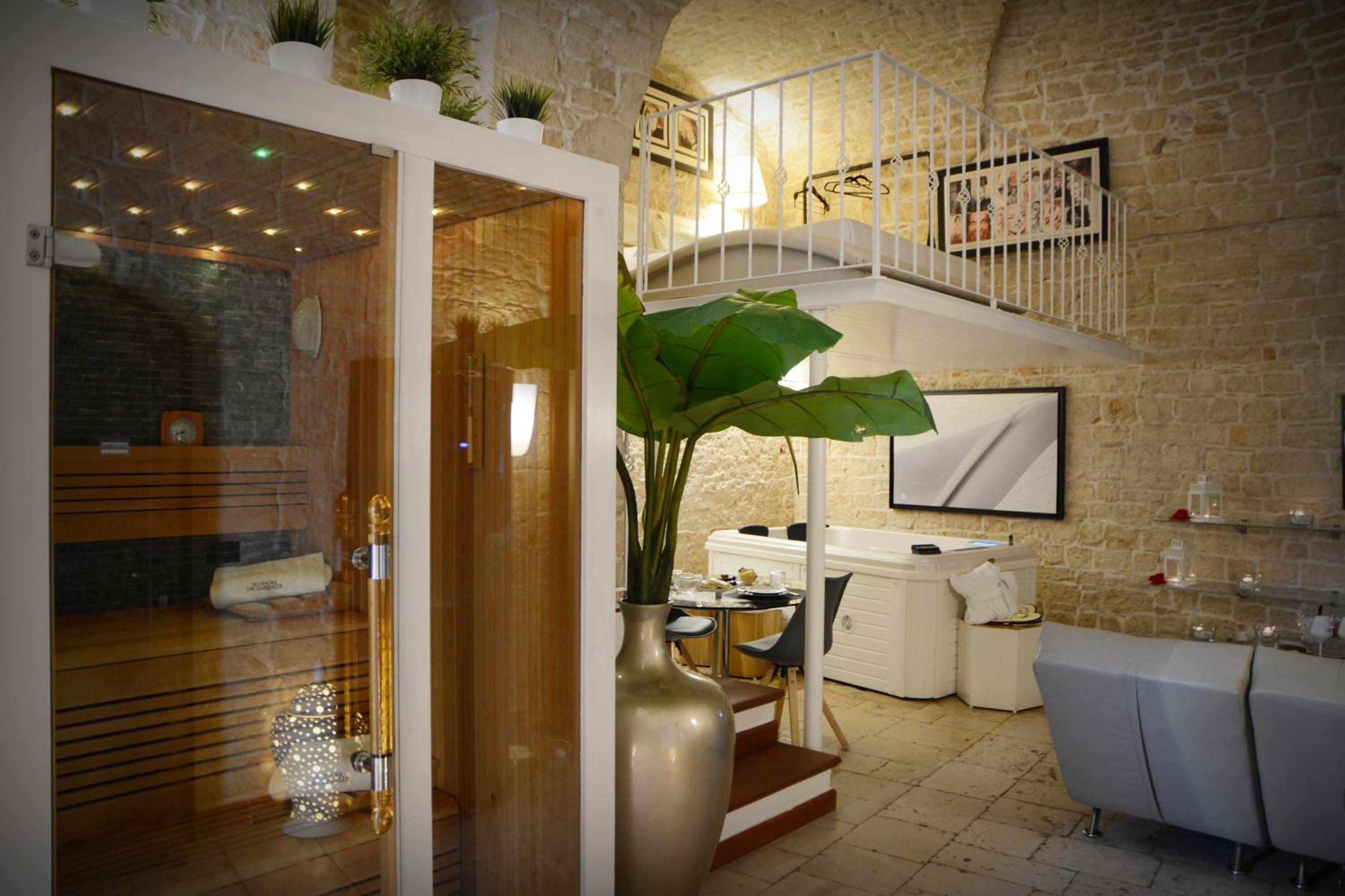 Deluxe Suite with Spa Bath photo 1