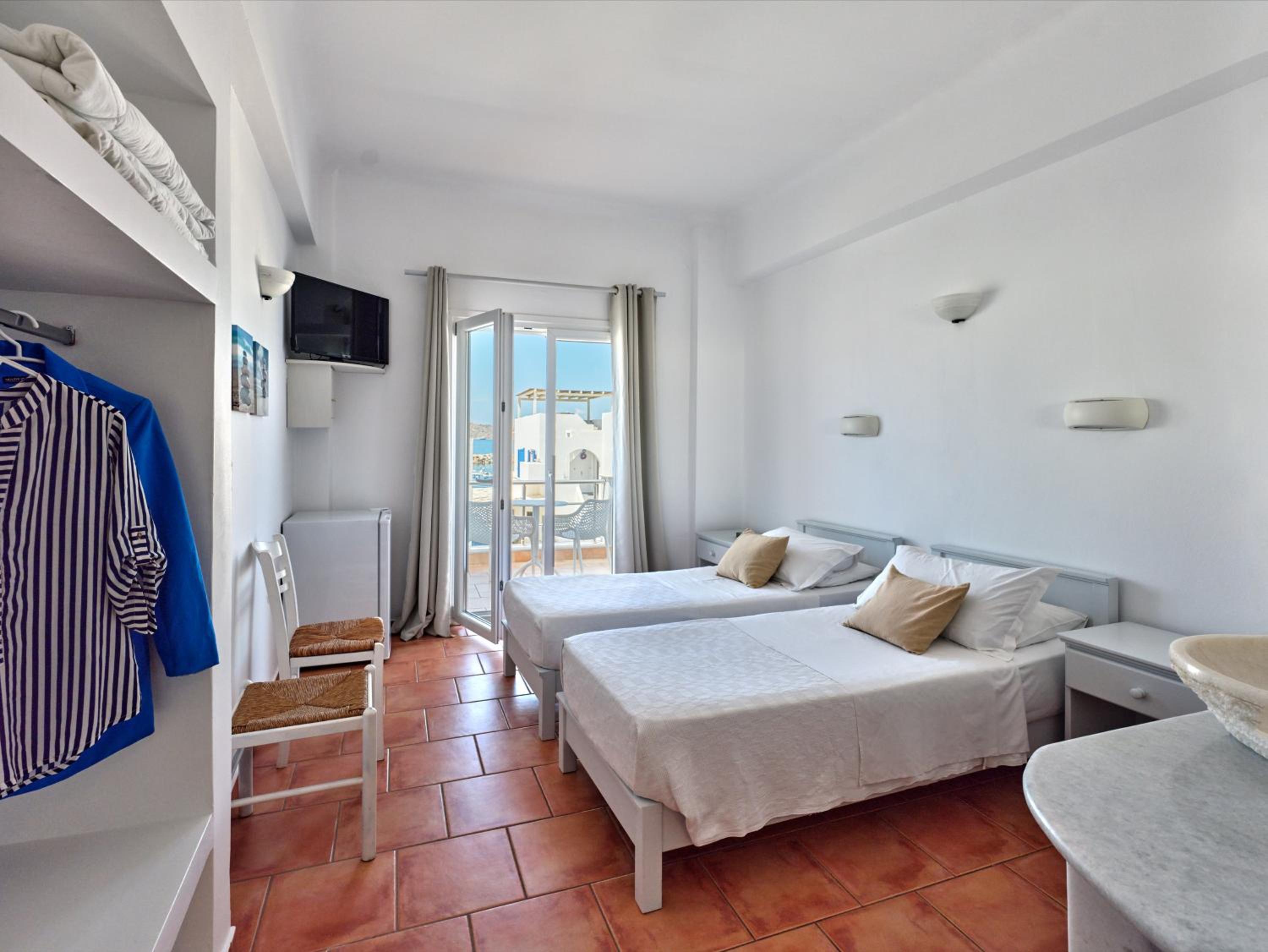 Double or Twin Room with City View photo 3