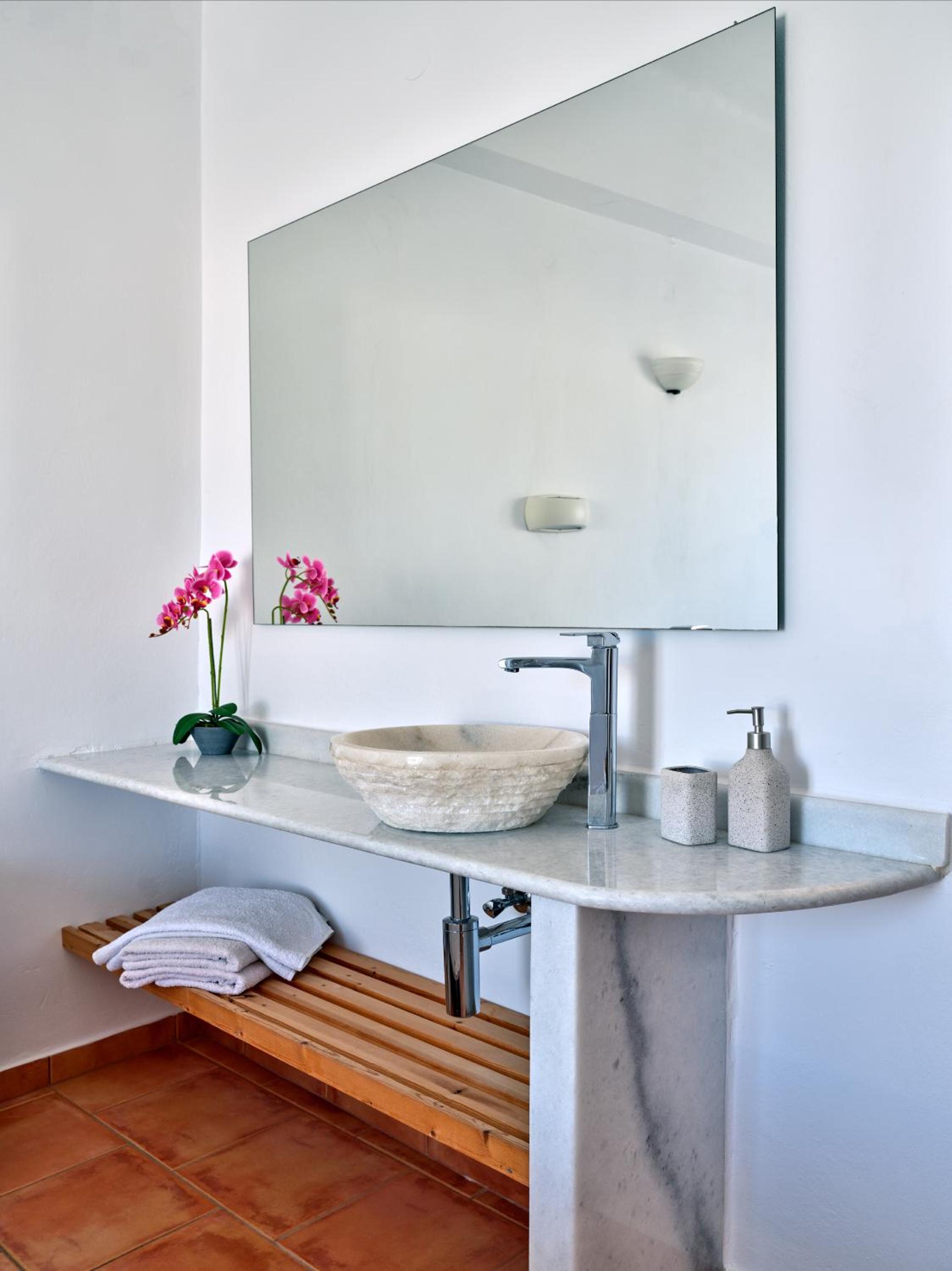 Double or Twin Room with City View photo 2