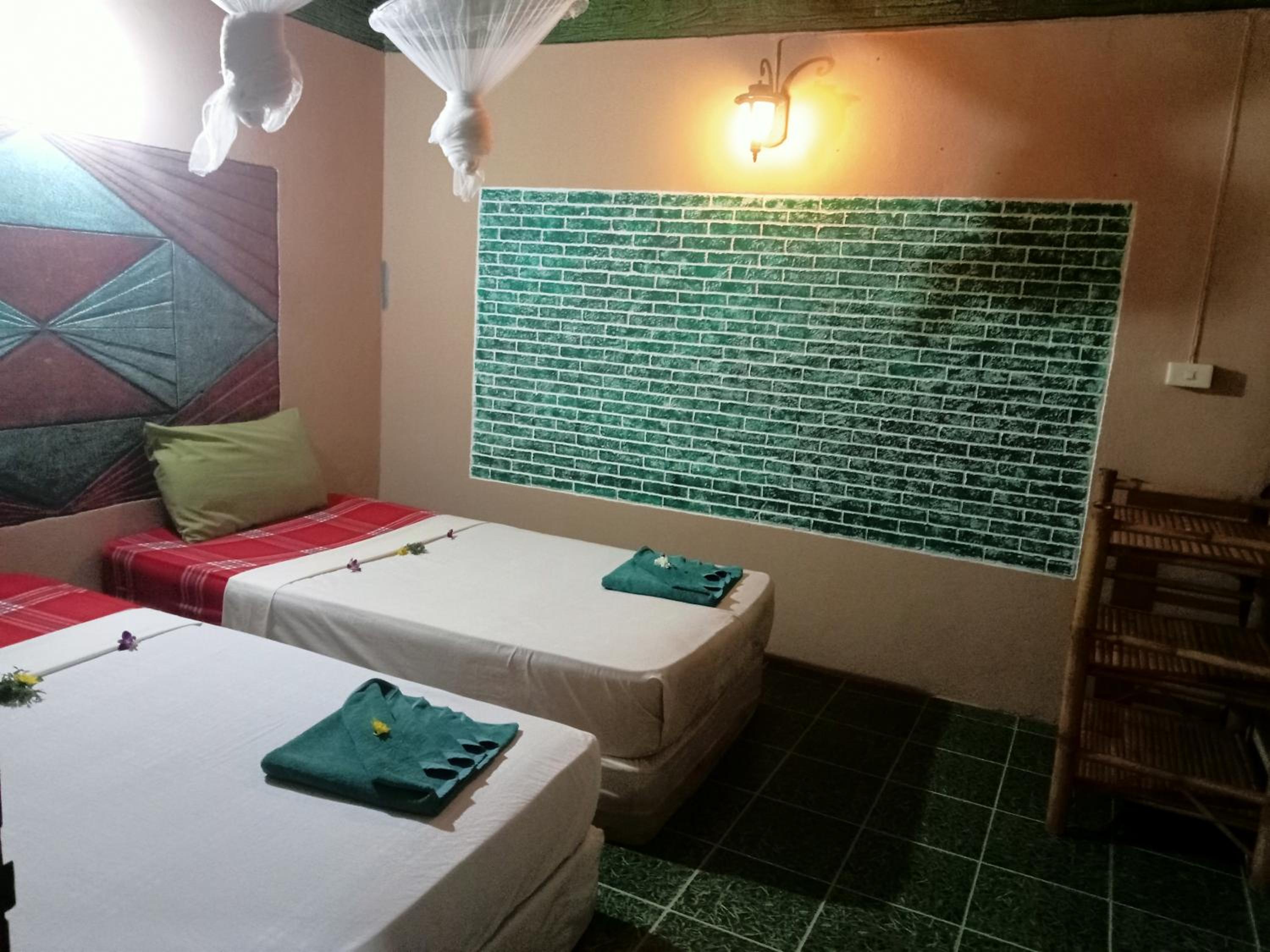 Standard Twin Room with Fan - Photo 1