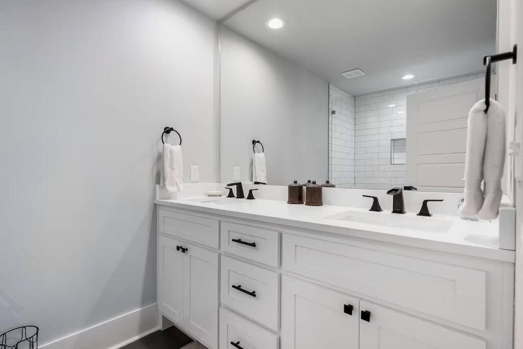 Four-Bedroom House photo 2
